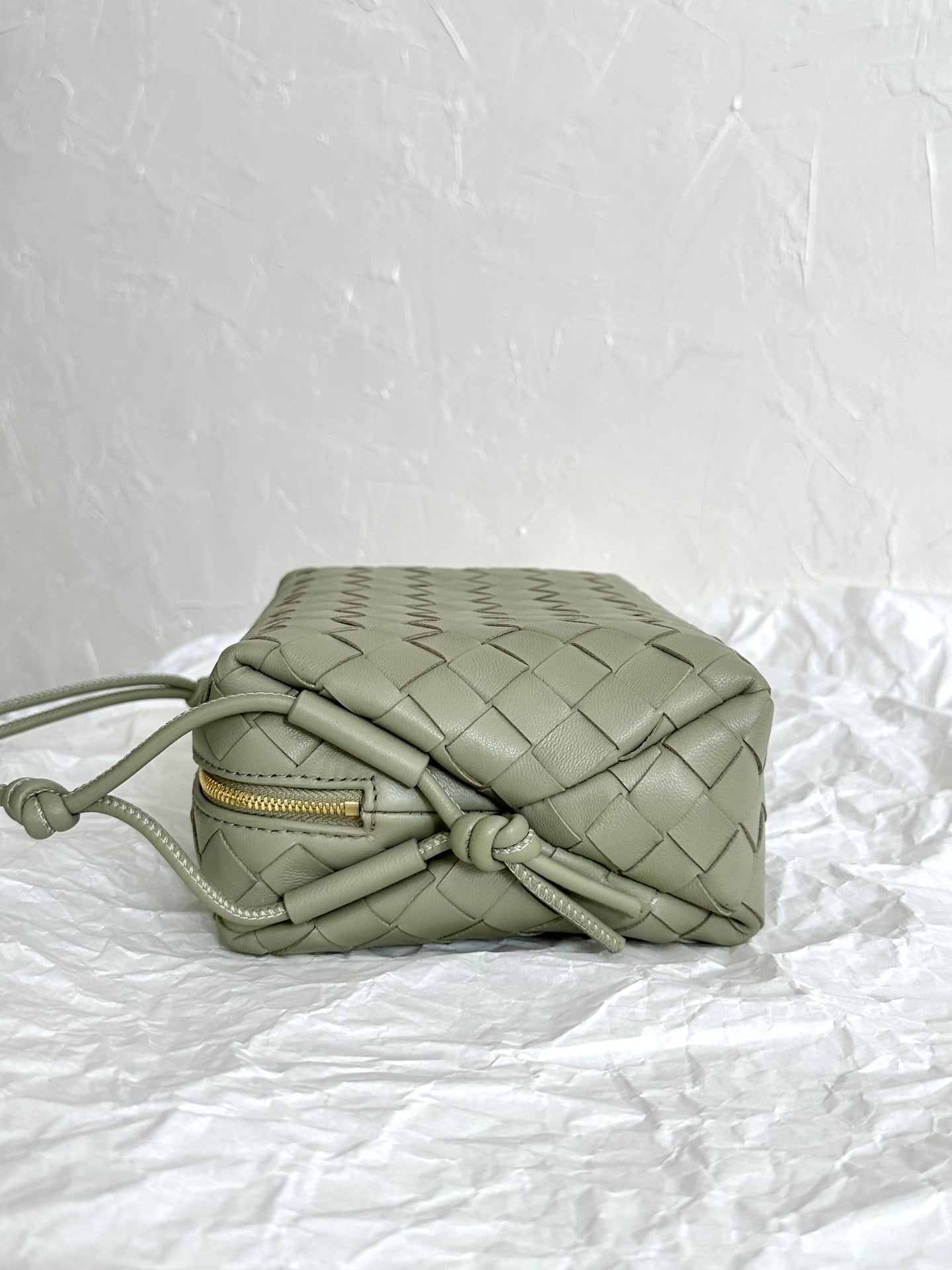 BV LOOP SMALL 23CM KHAKI CALFSKIN