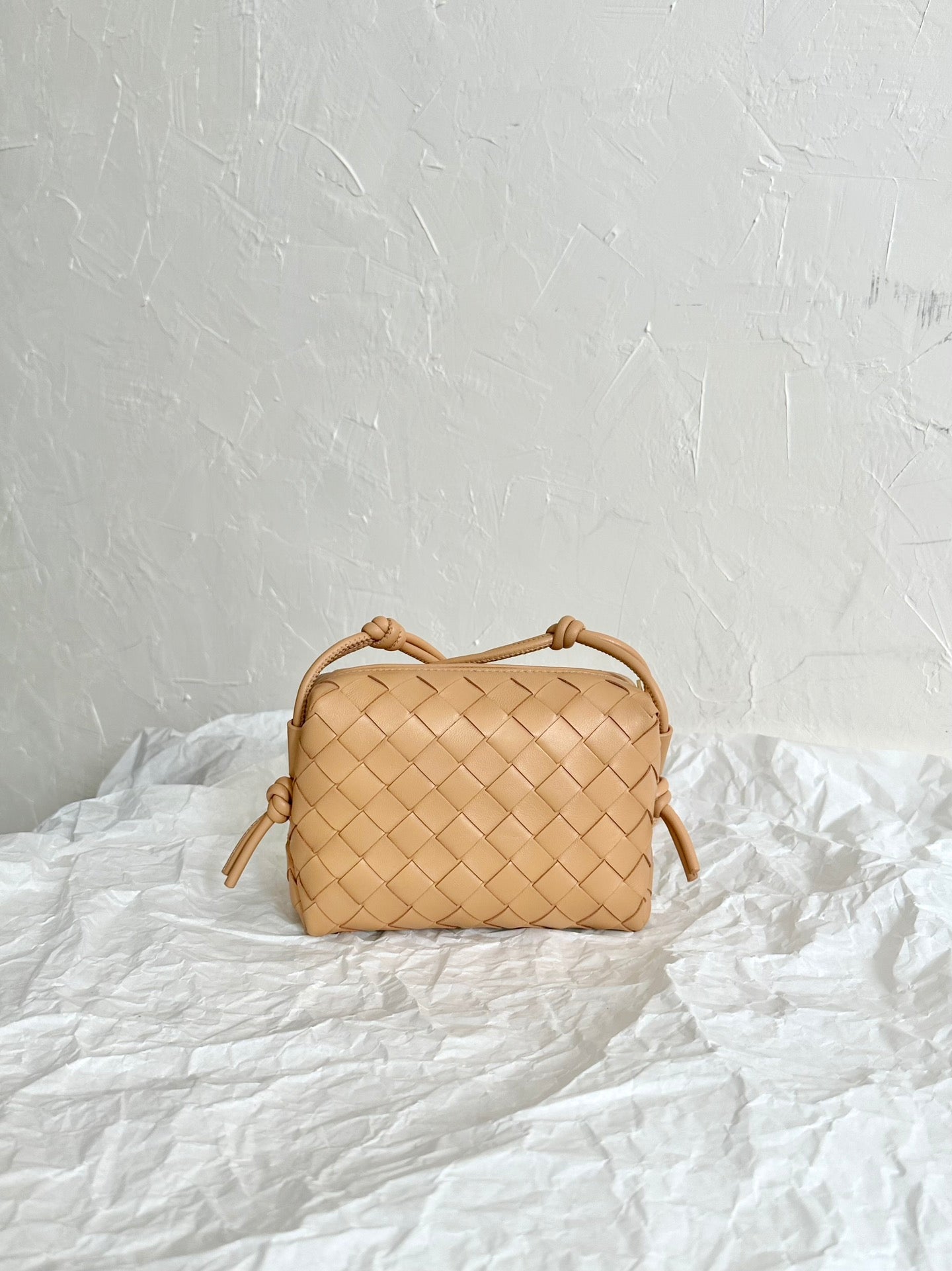 BV LOOP MINI 17CM BEIGE CALFSKIN