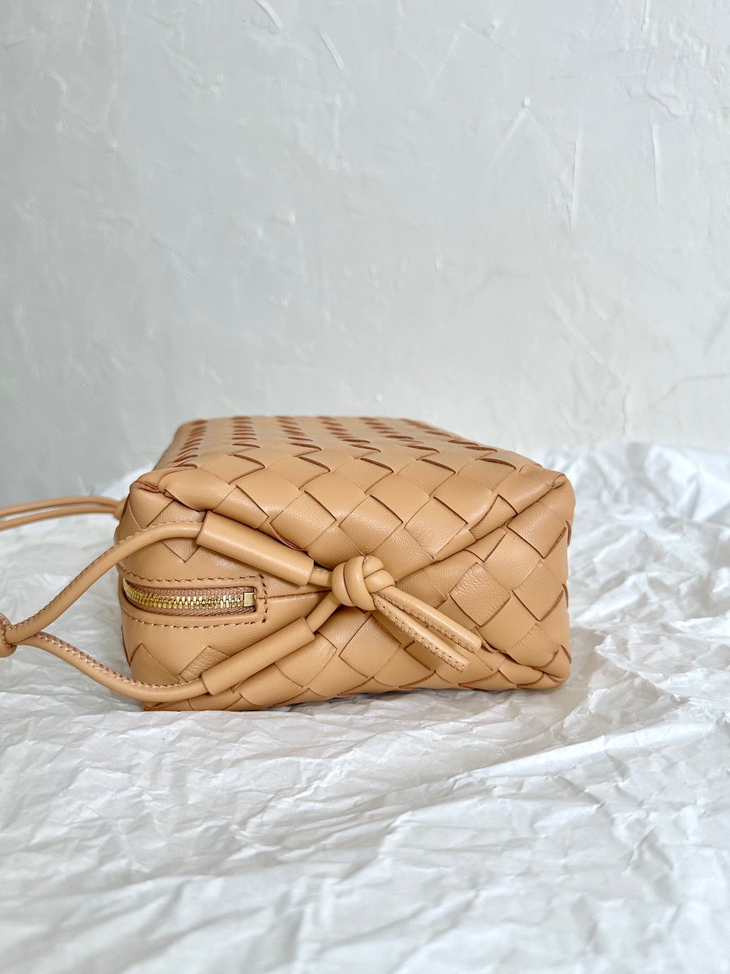 BV LOOP SMALL 23CM BEIGE CALFSKIN