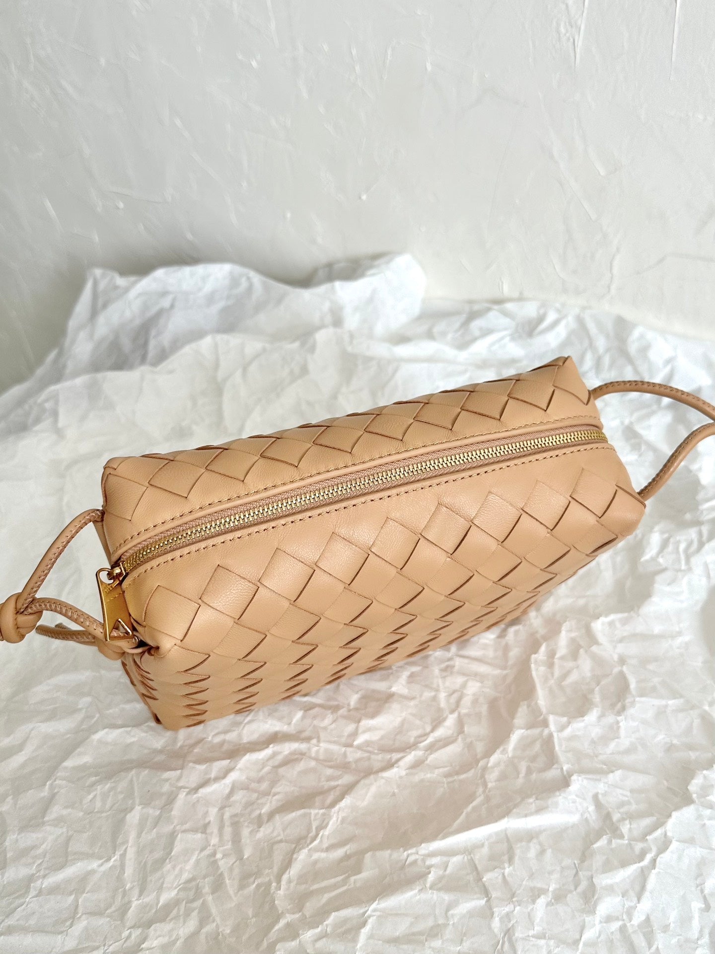 BV LOOP SMALL 23CM BEIGE CALFSKIN