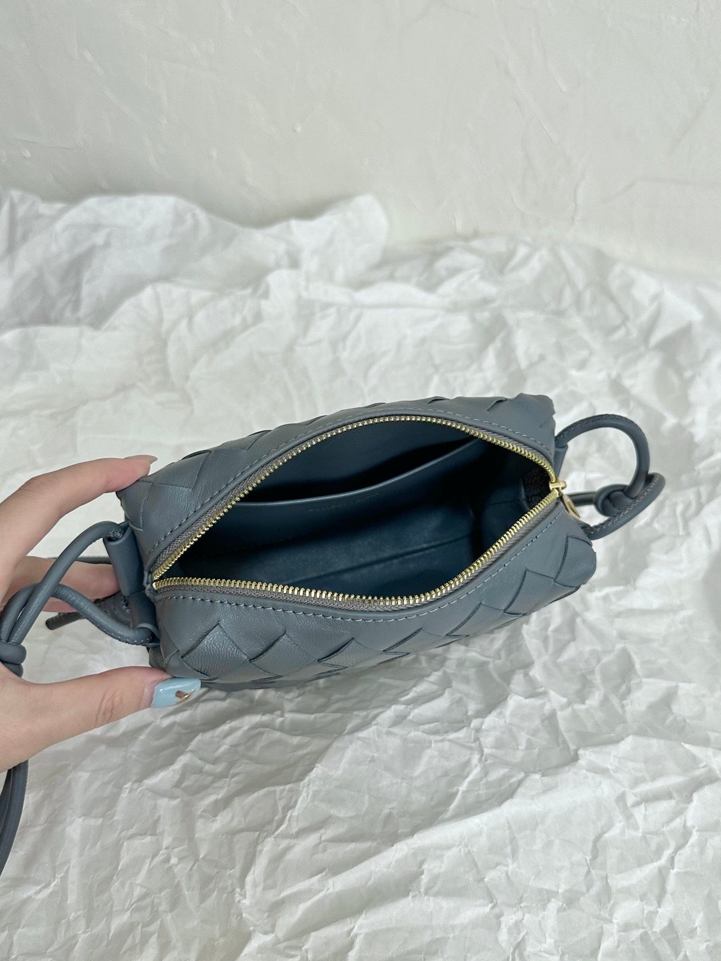 BV LOOP MINI 17CM GREY CALFSKIN