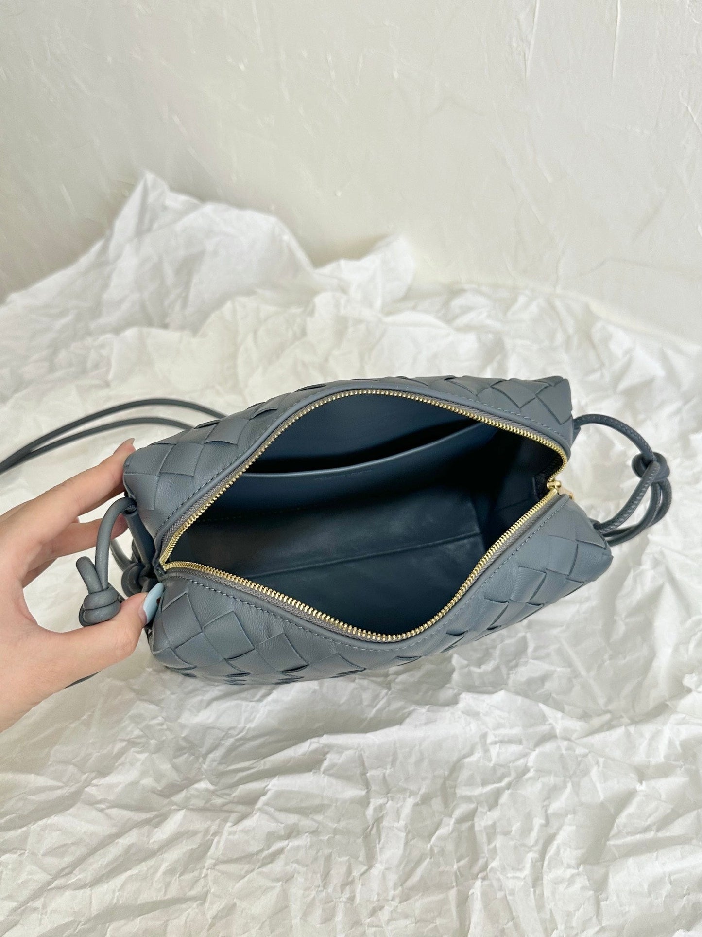 BV LOOP SMALL 23CM GREY CALFSKIN