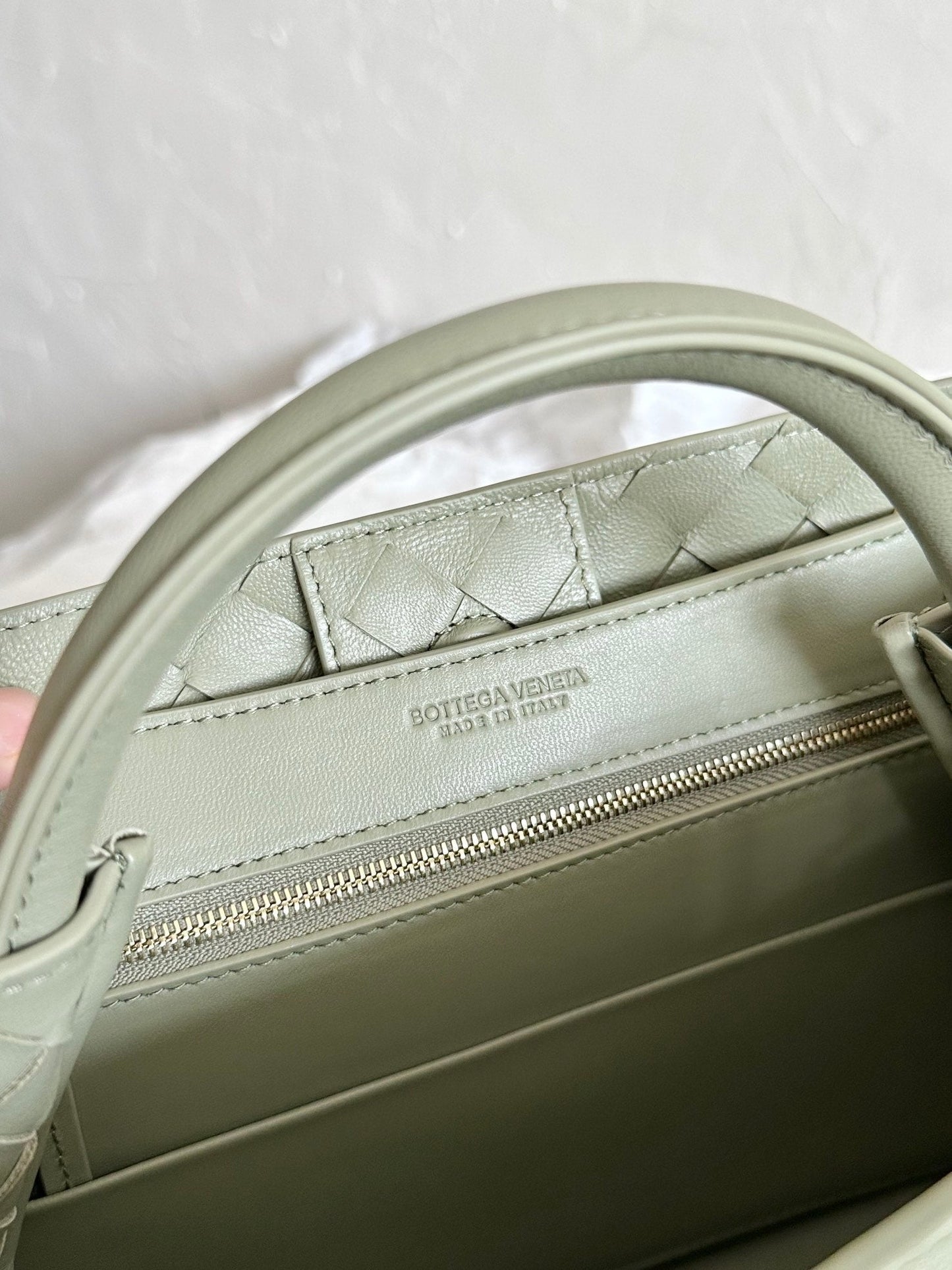 BV SMALL ANDIAMO 25CM LIGHT GREEN LAMBSKIN