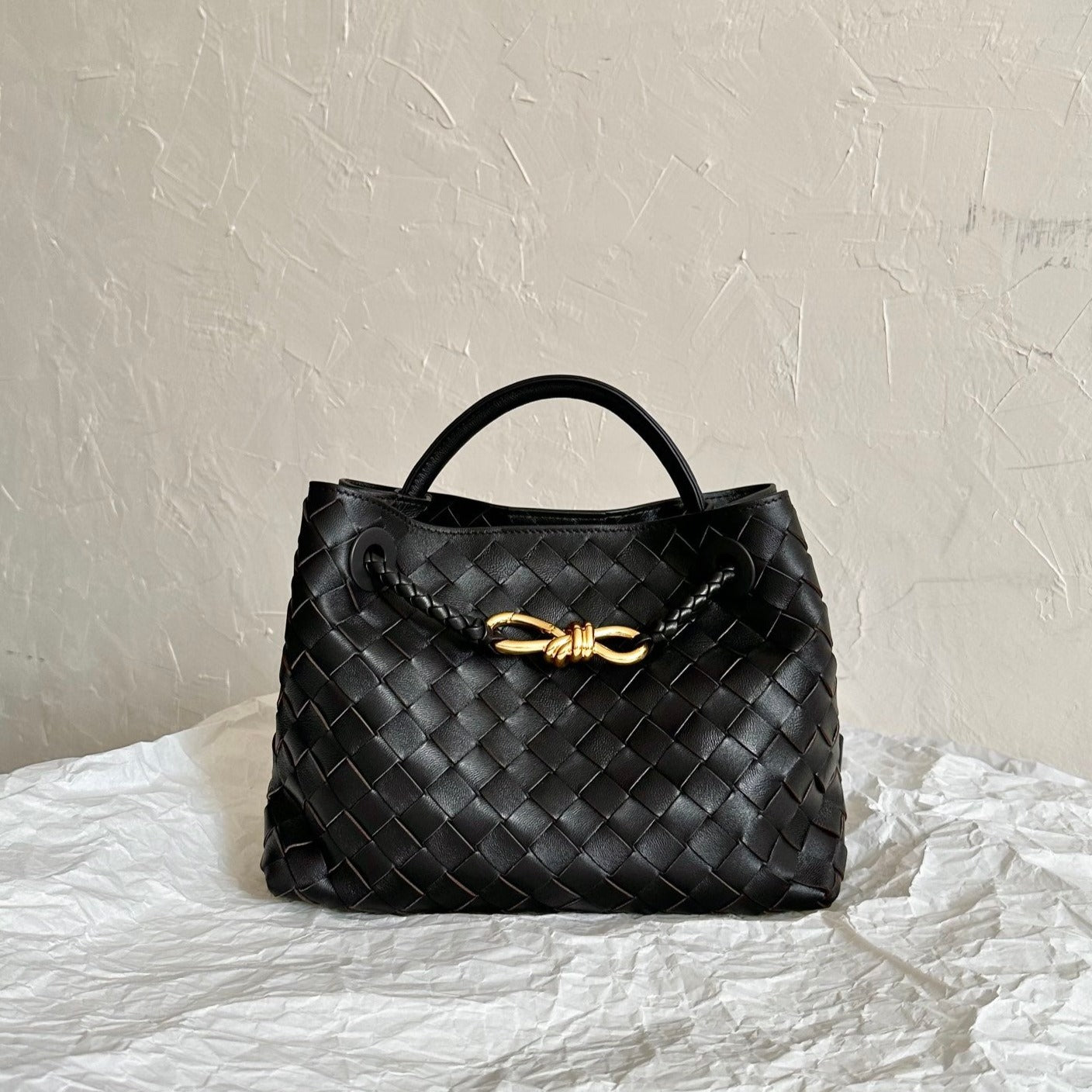 BV SMALL ANDIAMO 25CM BLACK LAMBSKIN