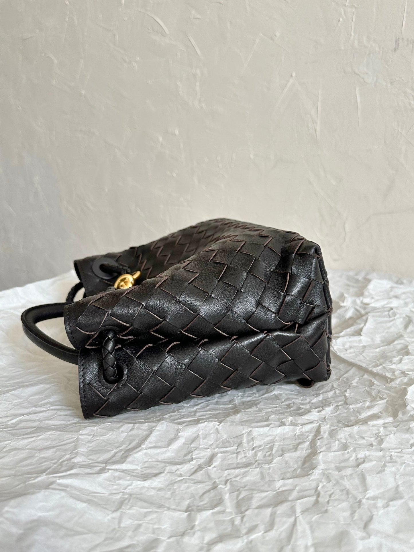 BV SMALL ANDIAMO 25CM BLACK LAMBSKIN