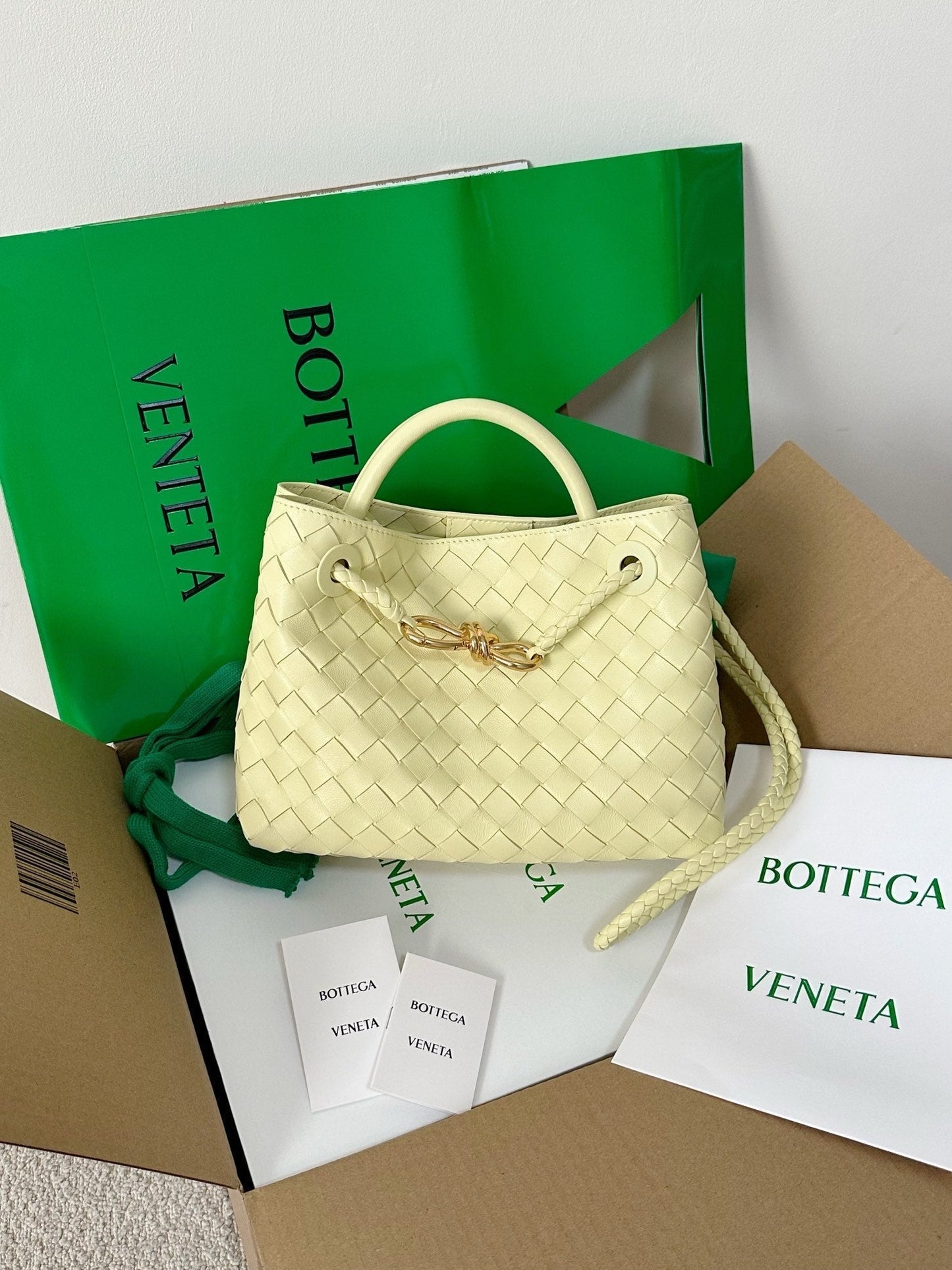 BV SMALL ANDIAMO 25CM LIGHT YELLOW LAMBSKIN