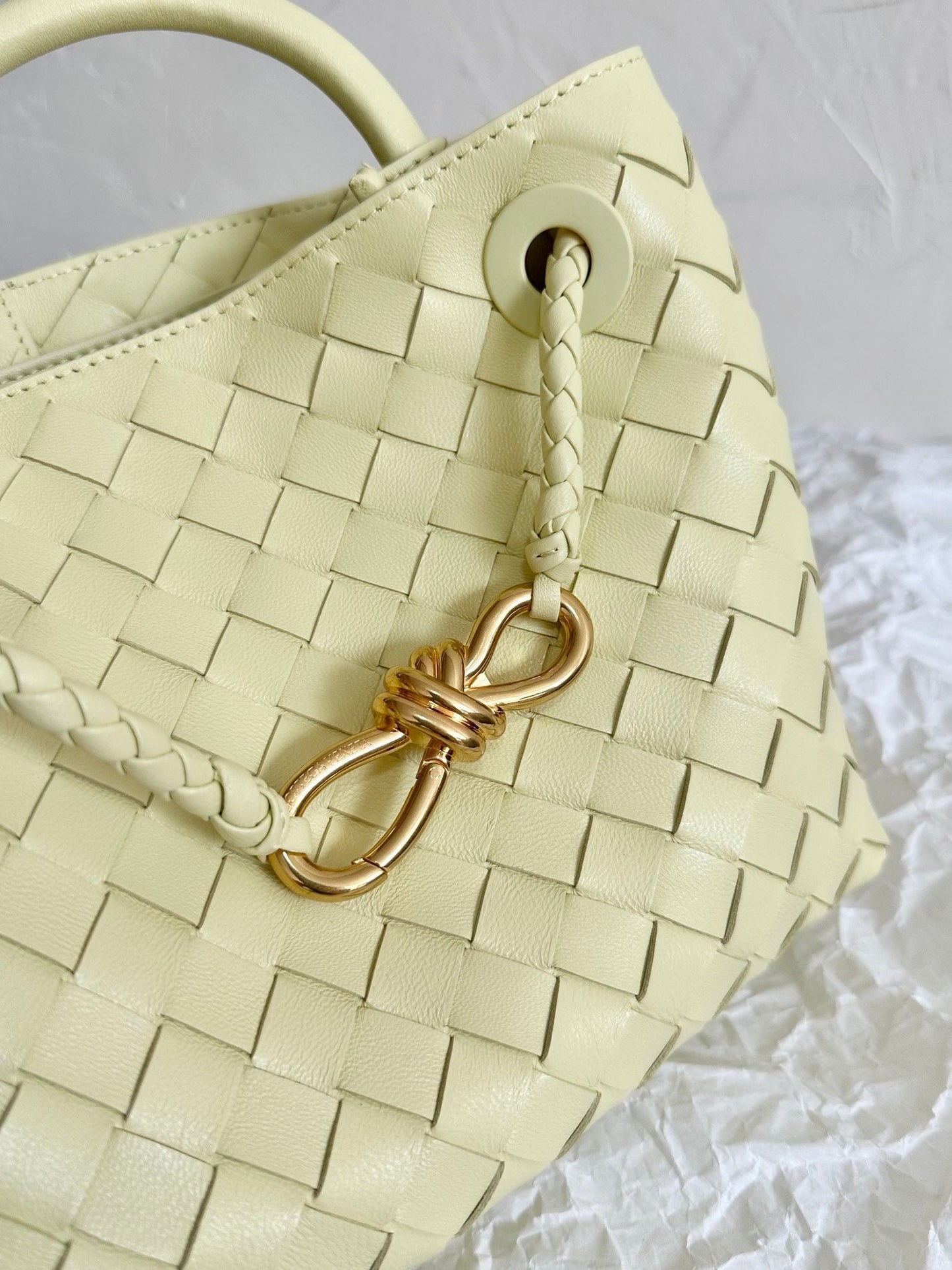 BV SMALL ANDIAMO 25CM LIGHT YELLOW LAMBSKIN