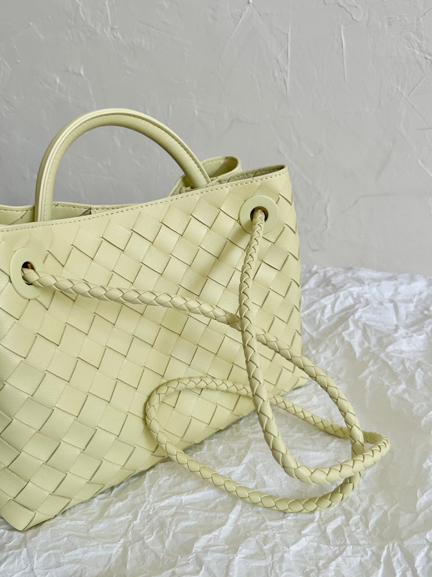 BV SMALL ANDIAMO 25CM LIGHT YELLOW LAMBSKIN