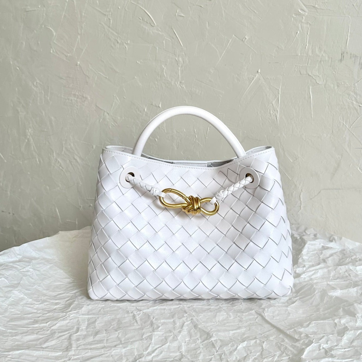 BV SMALL ANDIAMO 25CM WHITE LAMBSKIN