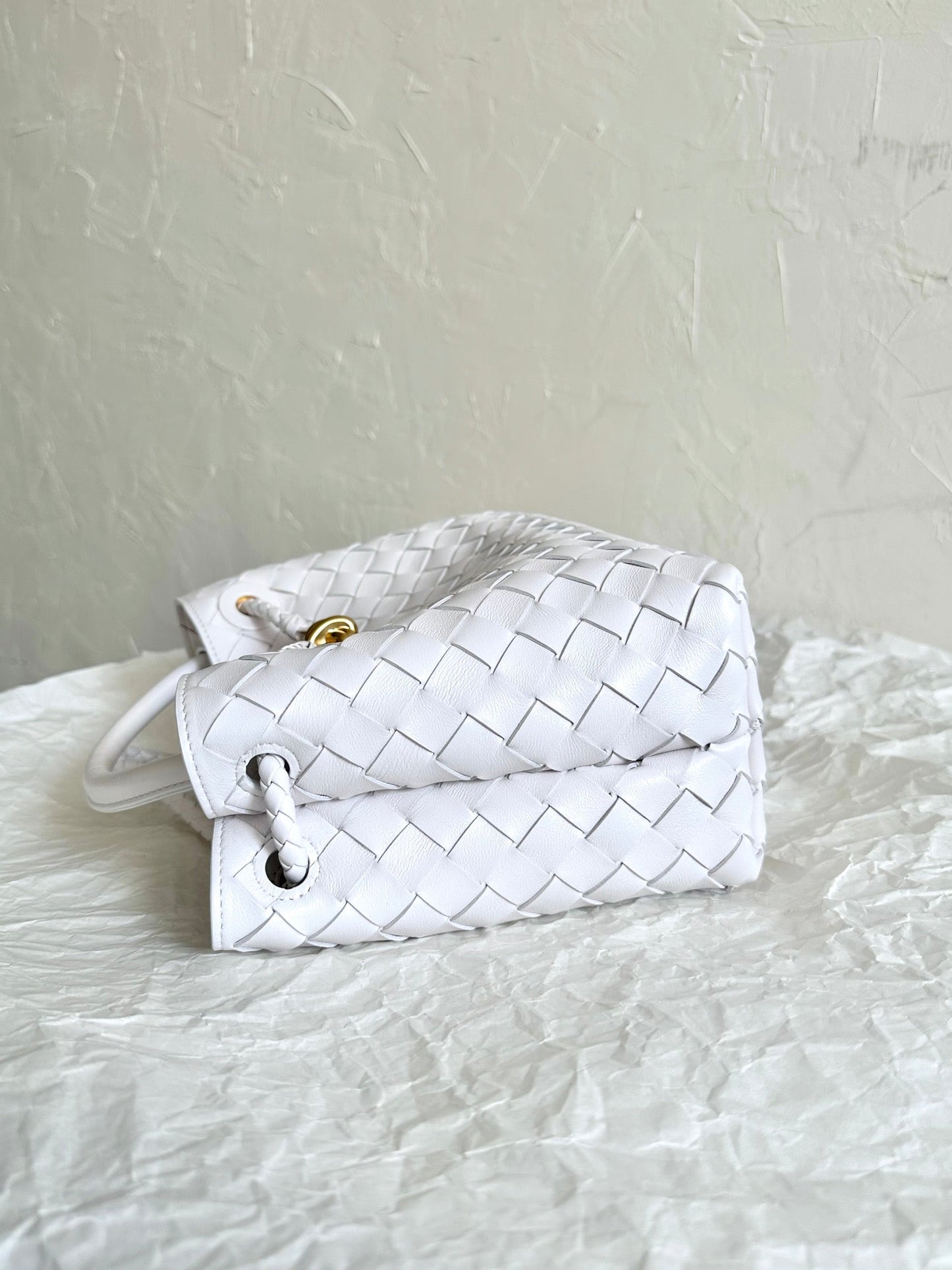 BV SMALL ANDIAMO 25CM WHITE LAMBSKIN