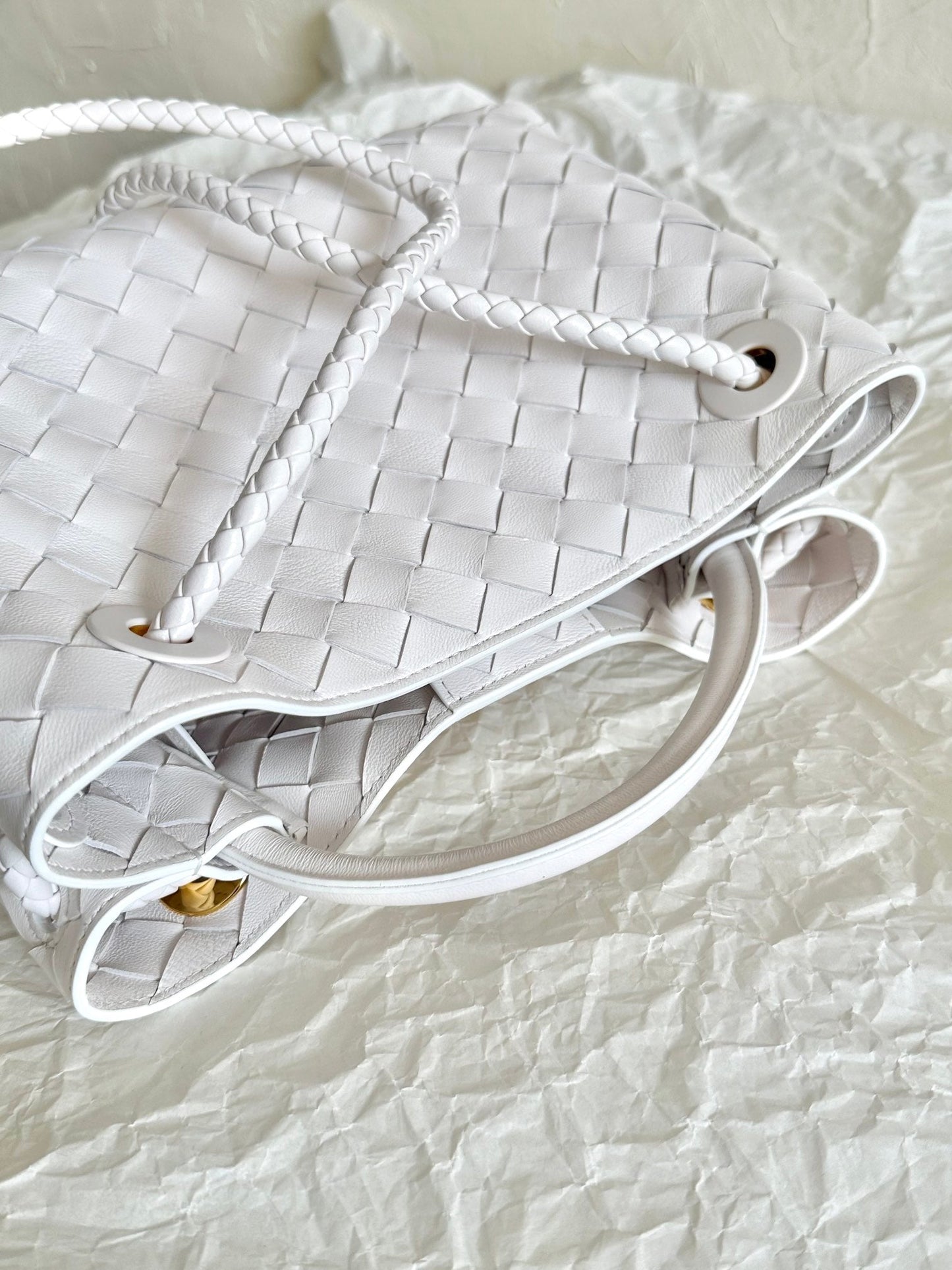 BV SMALL ANDIAMO 25CM WHITE LAMBSKIN