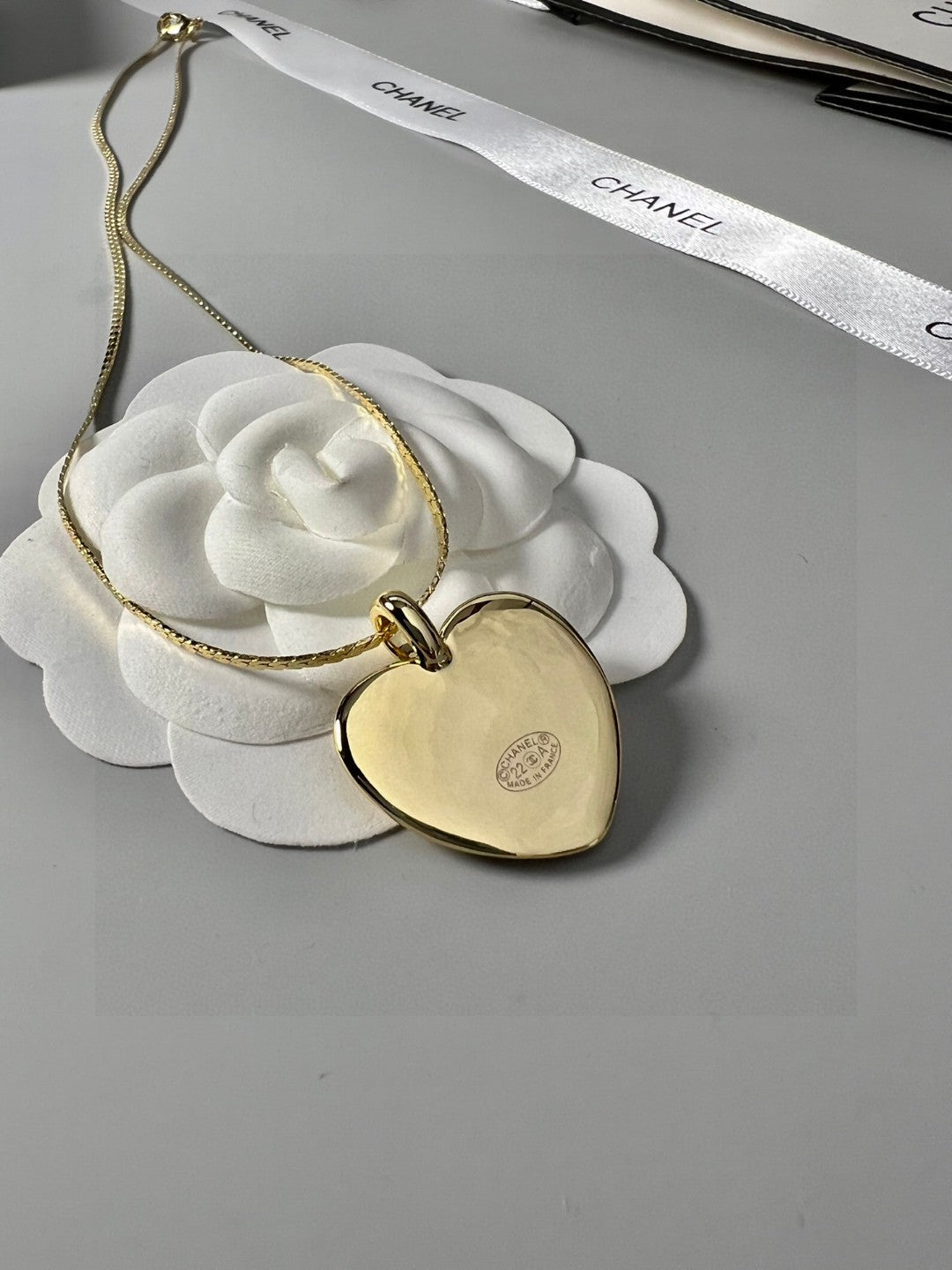 CC HEART LIGHT GOLD NECKLACE