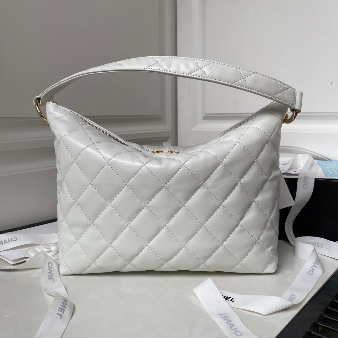 CC HOBO 28CM WHITE LAMBSKIN GOLD HARDWARE