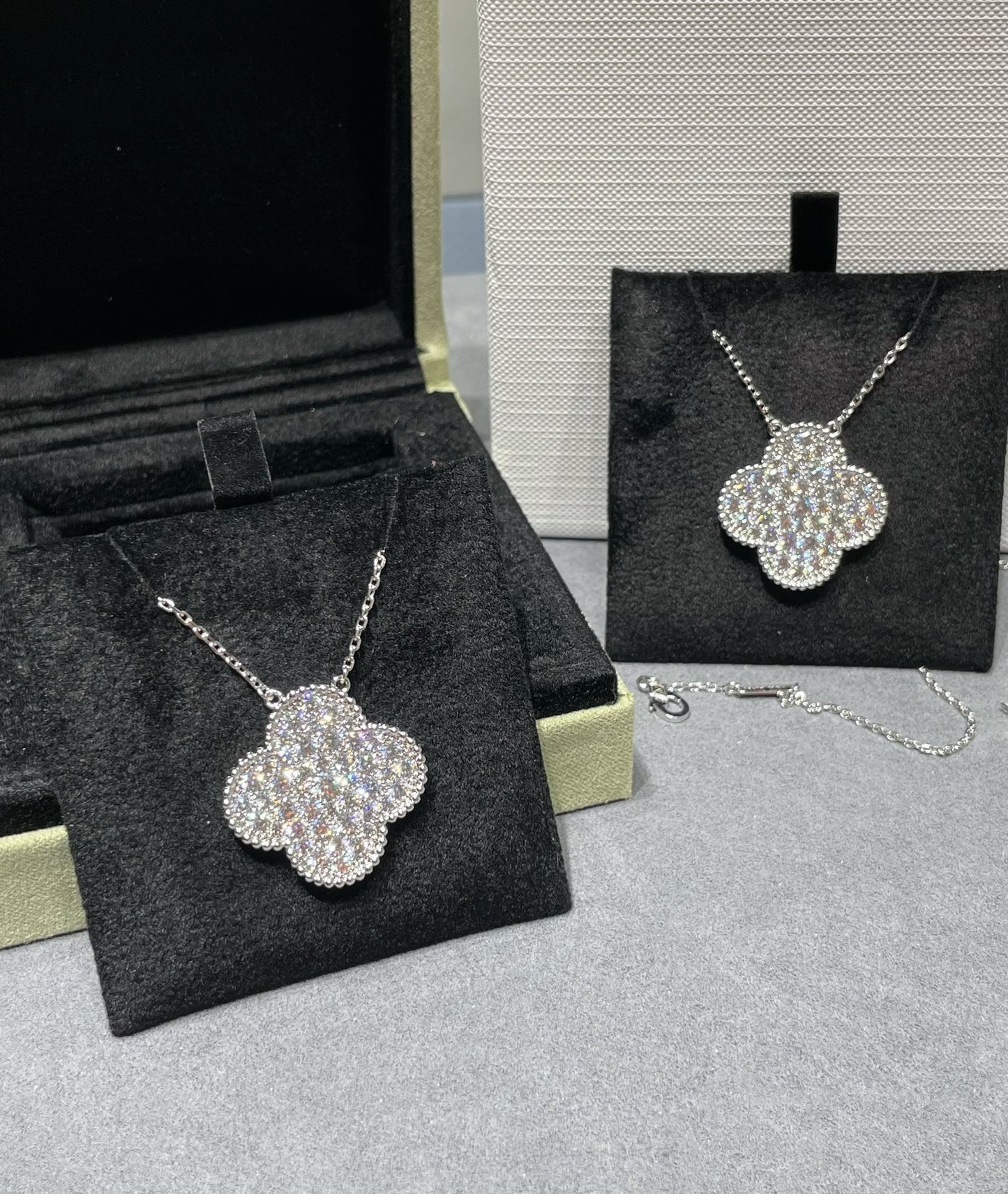 CLOVER LARGE PENDANT DIAMOND PAVED SILVER NECKLACE