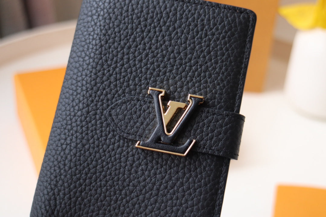 VERTICAL COMPACT WALLET BLACK CAPUCINES