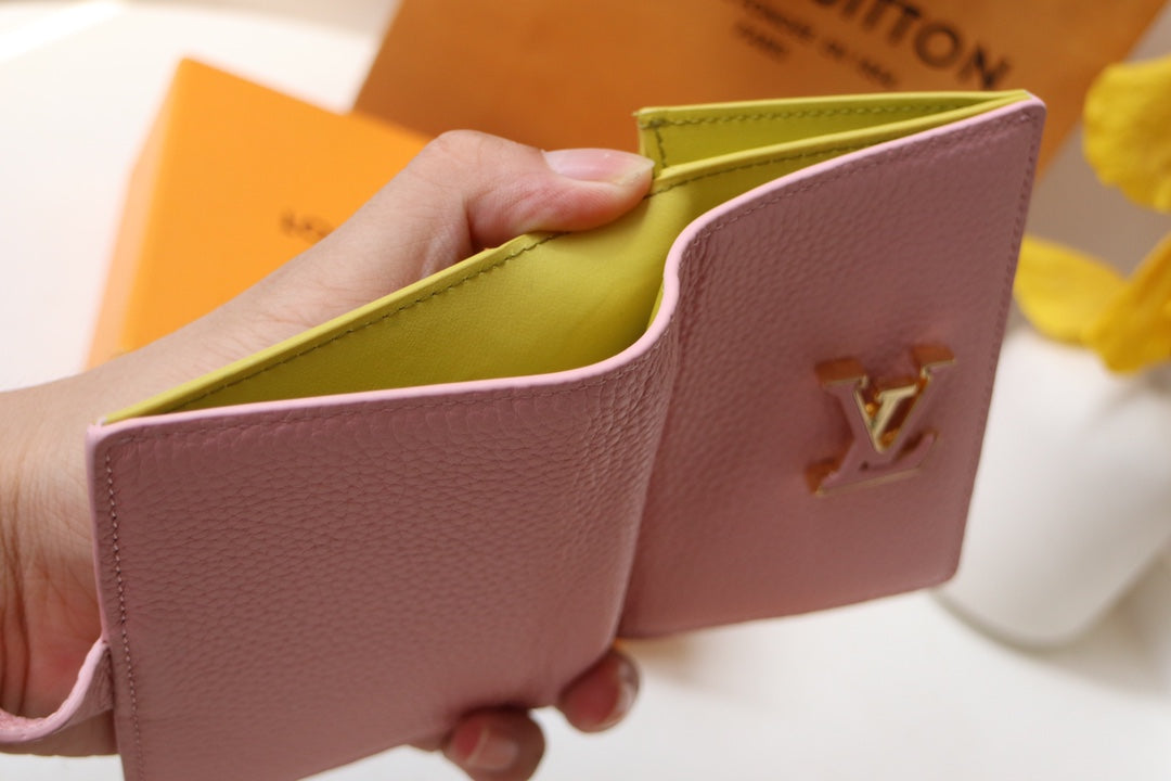 VERTICAL COMPACT WALLET PINK CAPUCINES