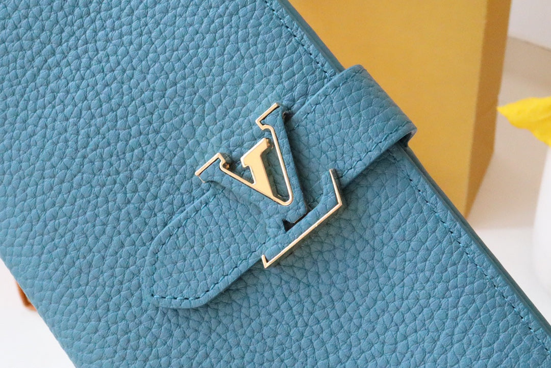 VERTICAL WALLET CAPUCINES CLOUD BLUE