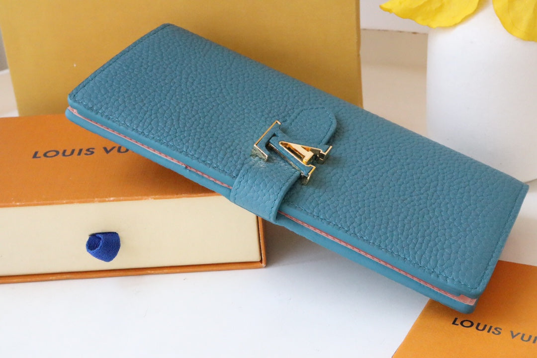 VERTICAL WALLET CAPUCINES CLOUD BLUE