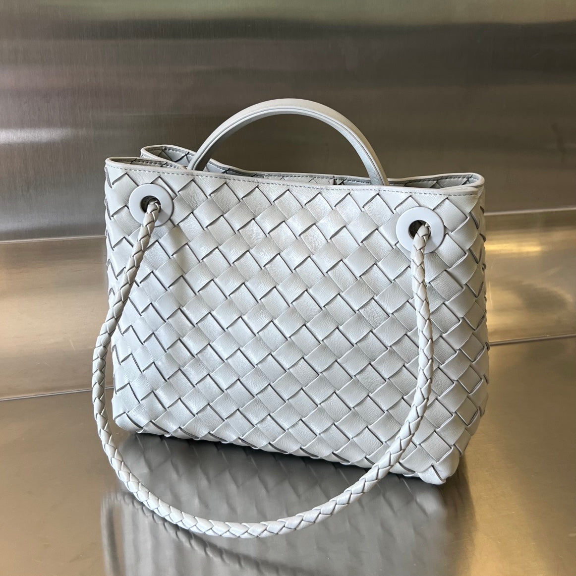 BV SMALL ANDIAMO 25CM GREY LAMBSKIN