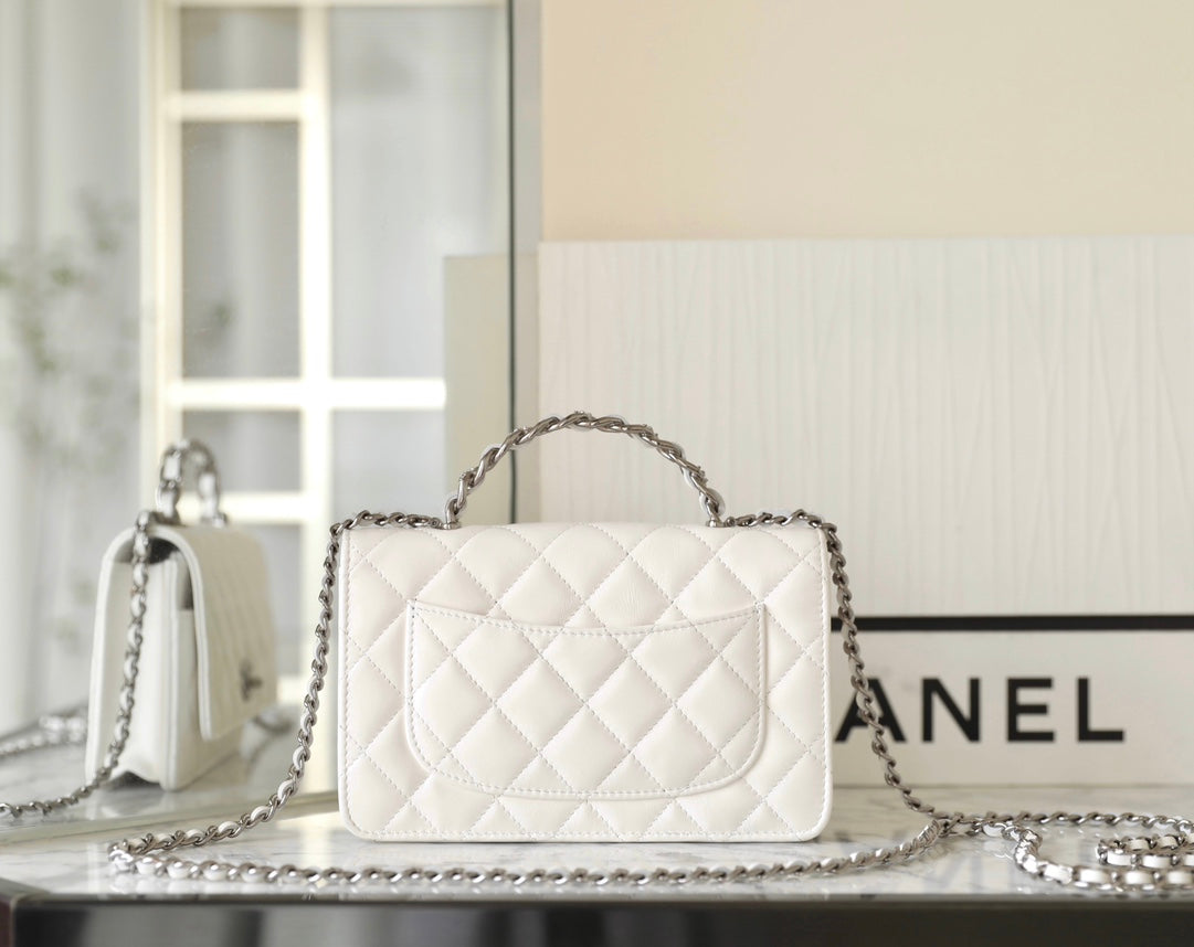 CC WOC 19 WHITE LAMBSKIN SILVER HARDWARE