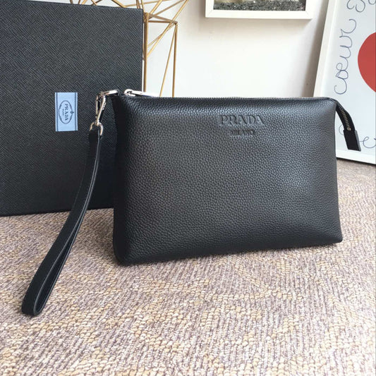 CLUTCH 29 IN BLACK GRAINED CALFSKIN SILVER HARDWARE