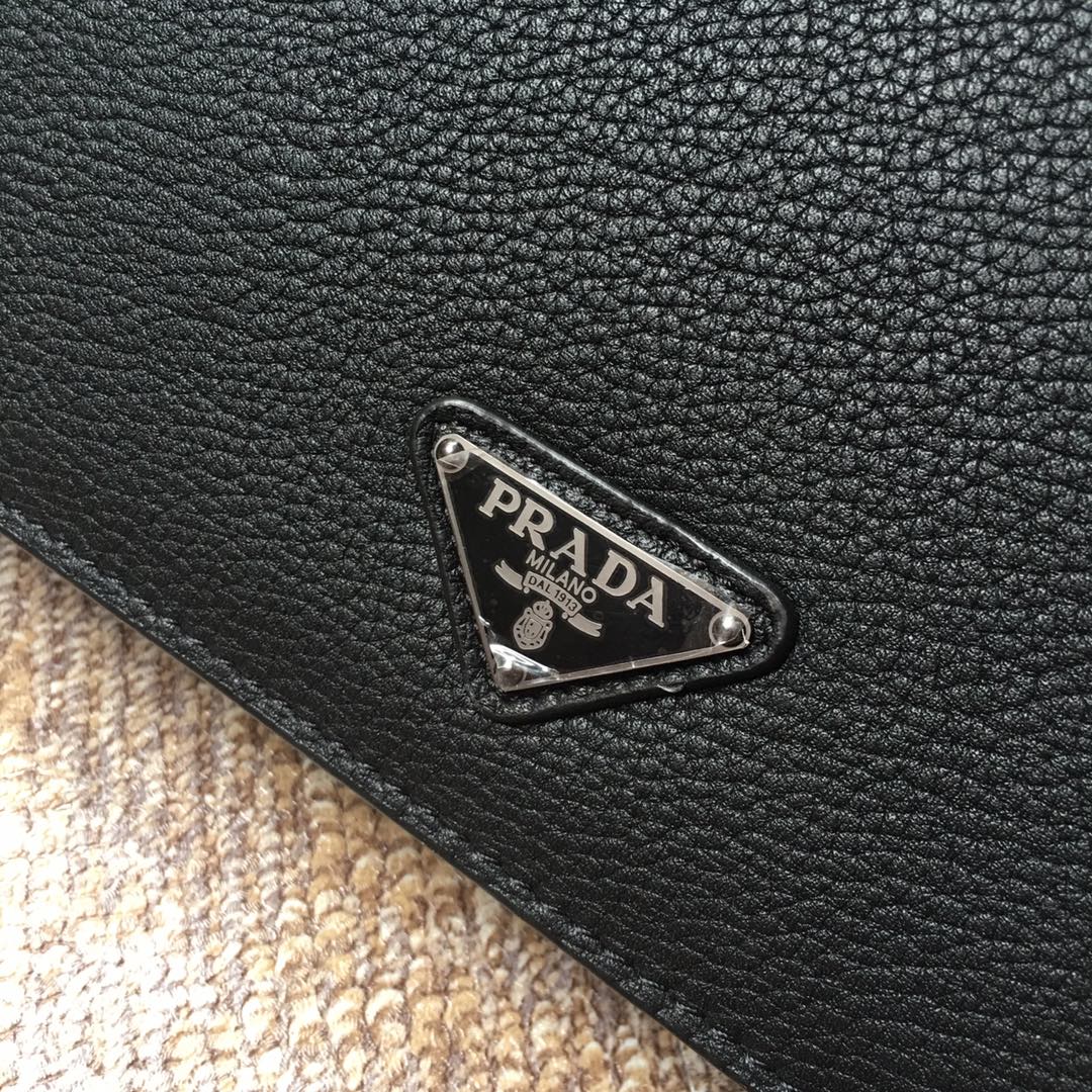 CLUTCH 26 IN BLACK DEERSKIN EMBOSSED LOGO