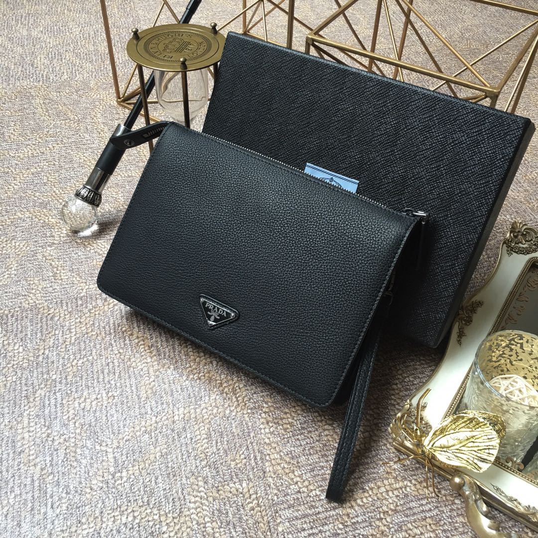 CLUTCH 26 IN BLACK DEERSKIN EMBOSSED LOGO