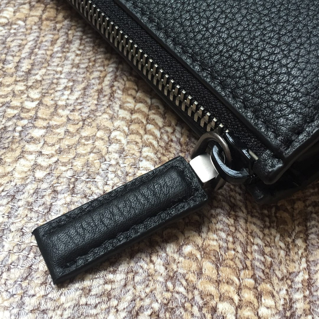 CLUTCH 26 IN BLACK DEERSKIN EMBOSSED LOGO