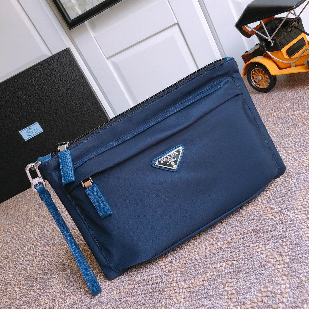 CLUTCH 28 IN NAVY BLUE RE-NYLON