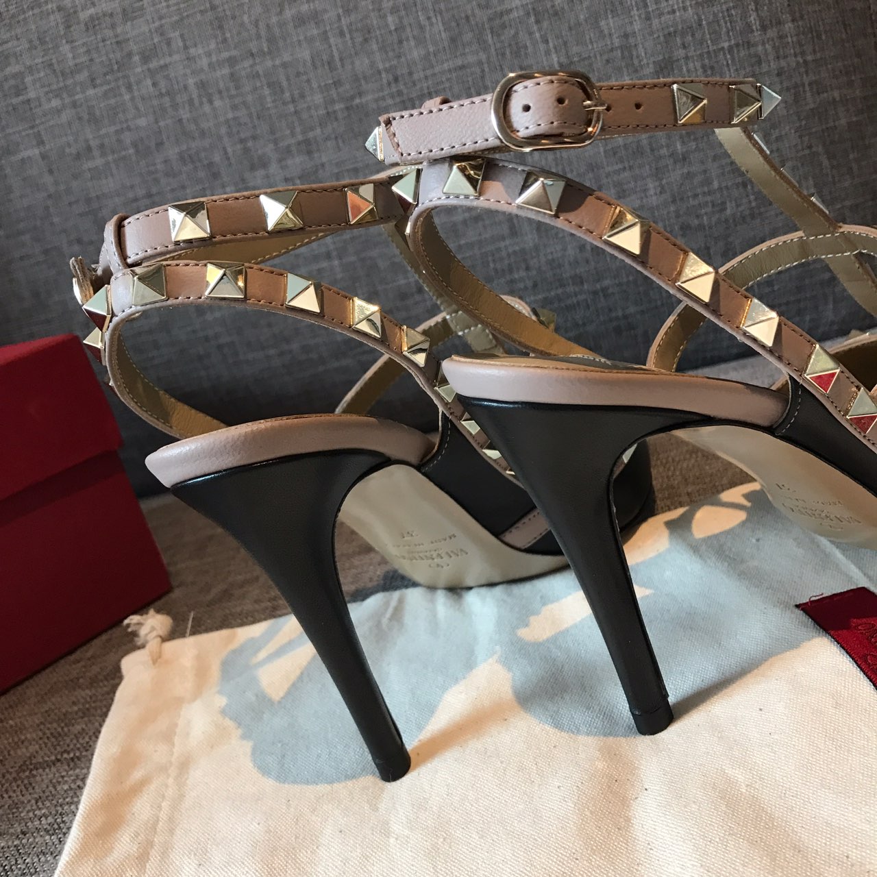 Rockstud Slingback 100 Black Beige Calfskin