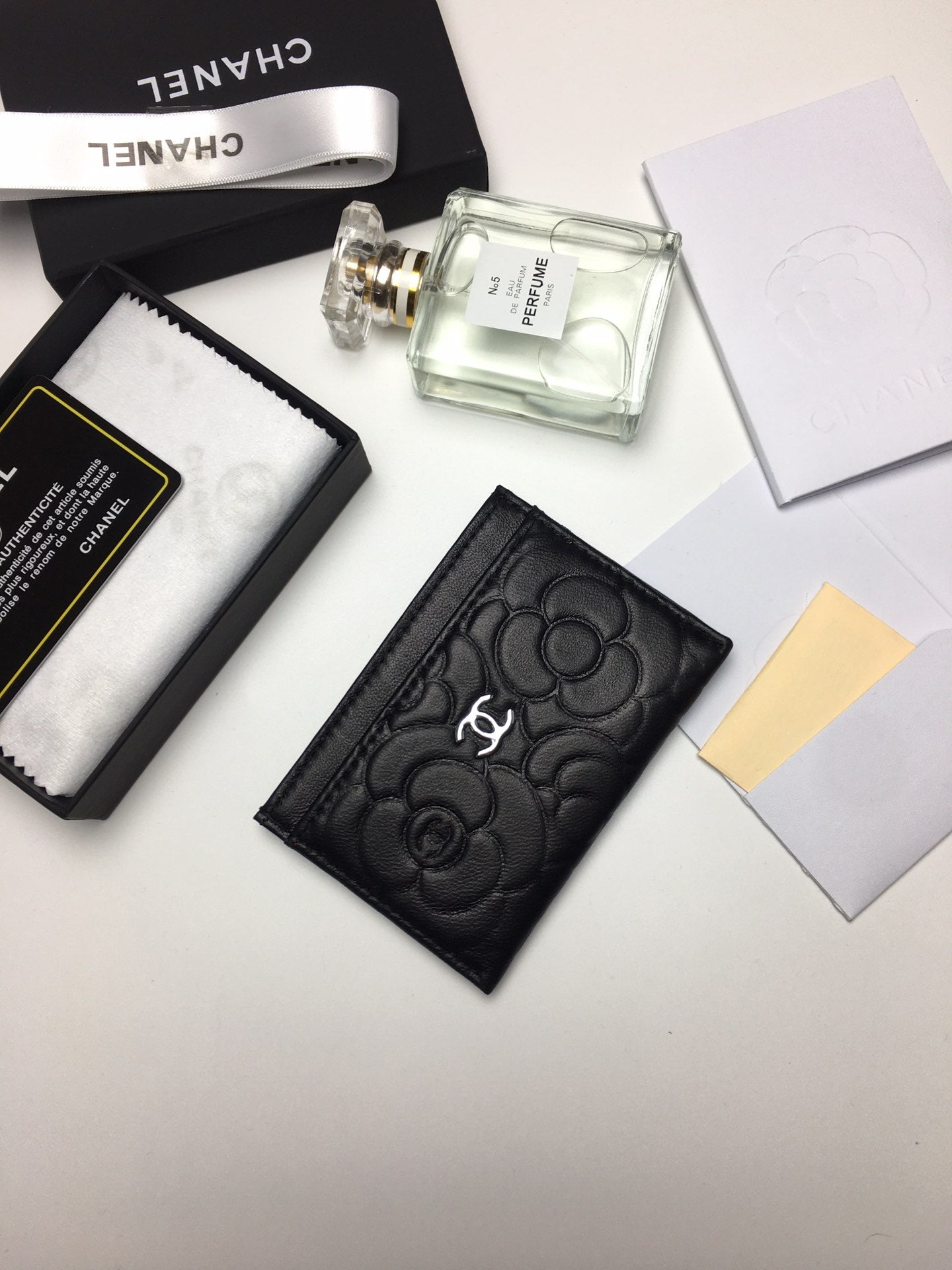 CC FLORAL CARD HOLDER 11.2 BLACK CALFSKIN SILVER ICON