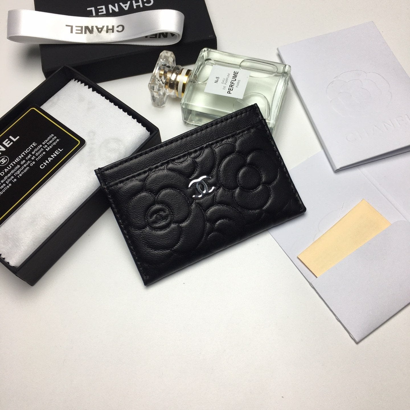 CC FLORAL CARD HOLDER 11.2 BLACK CALFSKIN SILVER ICON