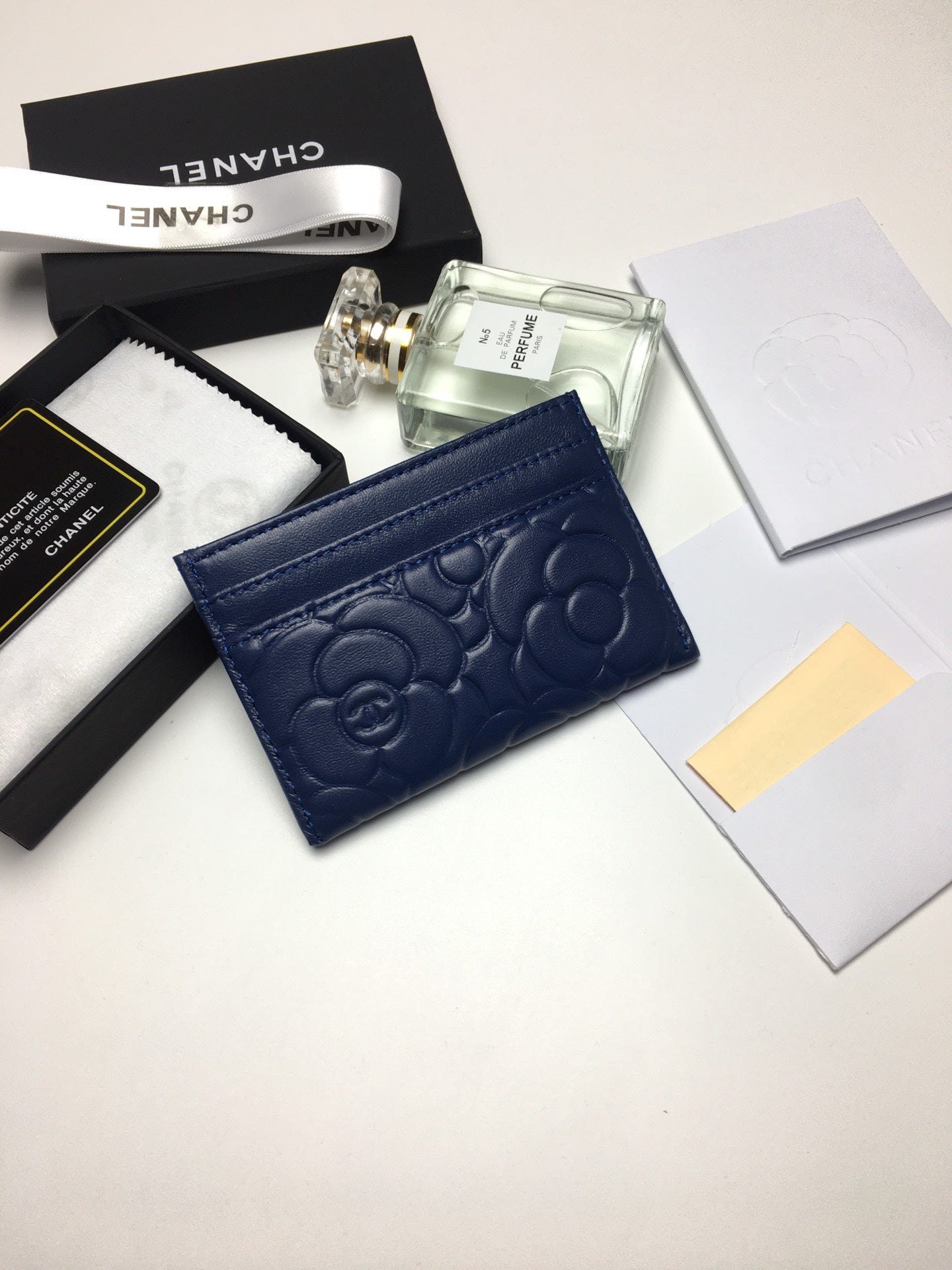 CC FLORAL CARD HOLDER 11.2 NAVY CALFSKIN SILVER ICON