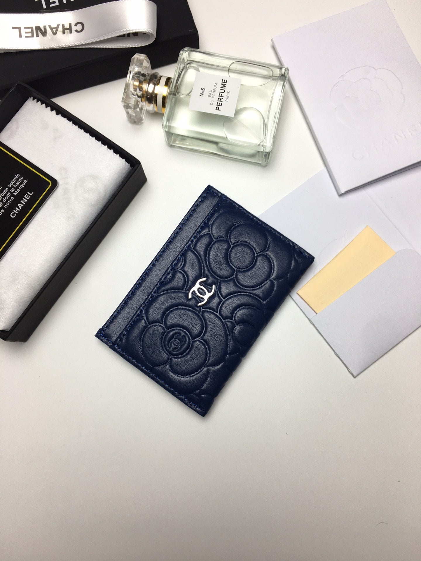 CC FLORAL CARD HOLDER 11.2 NAVY CALFSKIN SILVER ICON