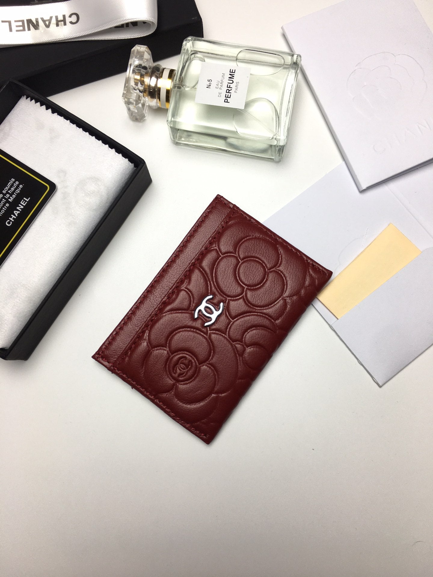 CC FLORAL CARD HOLDER 11.2 GARNET CALFSKIN SILVER ICON