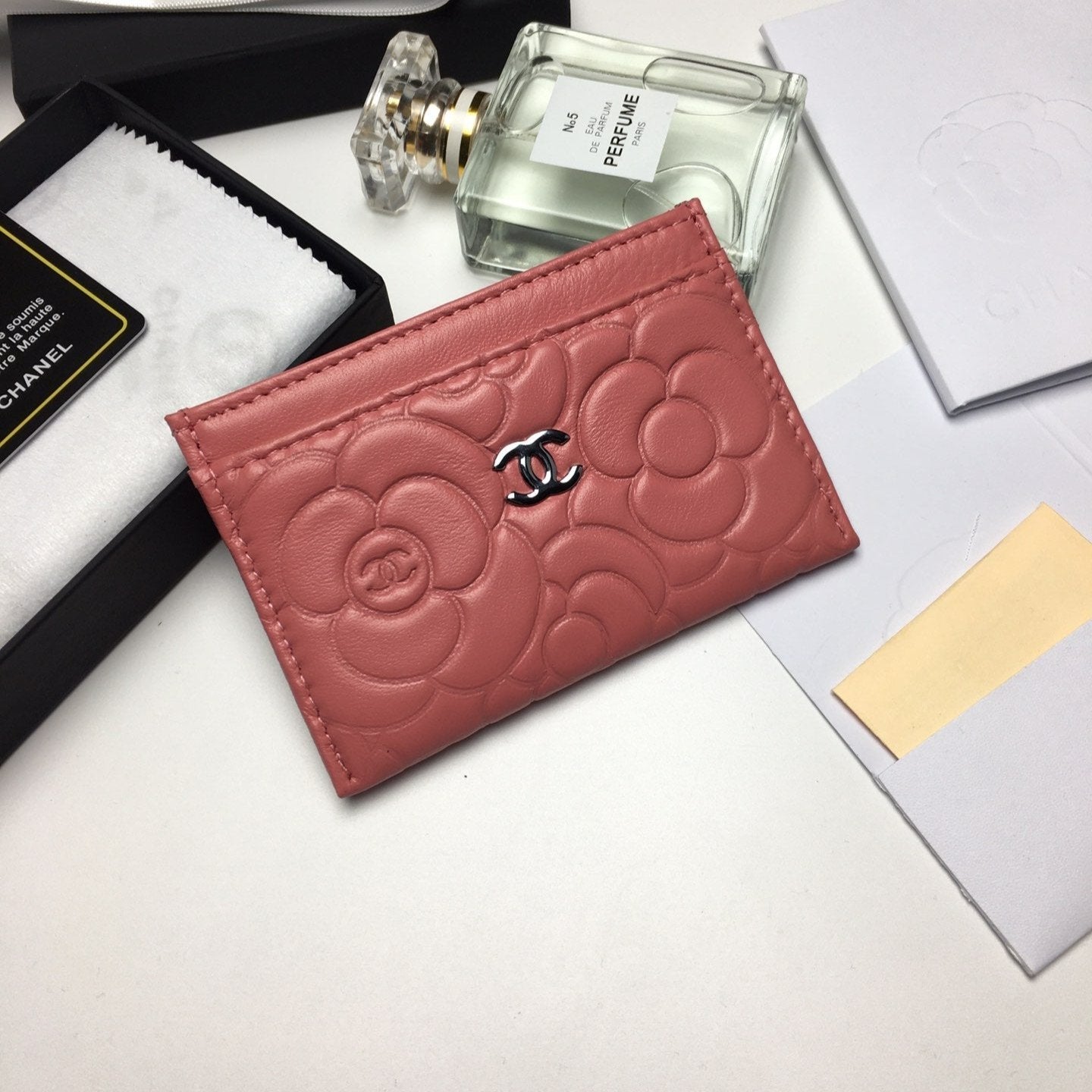 CC FLORAL CARD HOLDER 11.2 CORAL CALFSKIN SILVER ICON