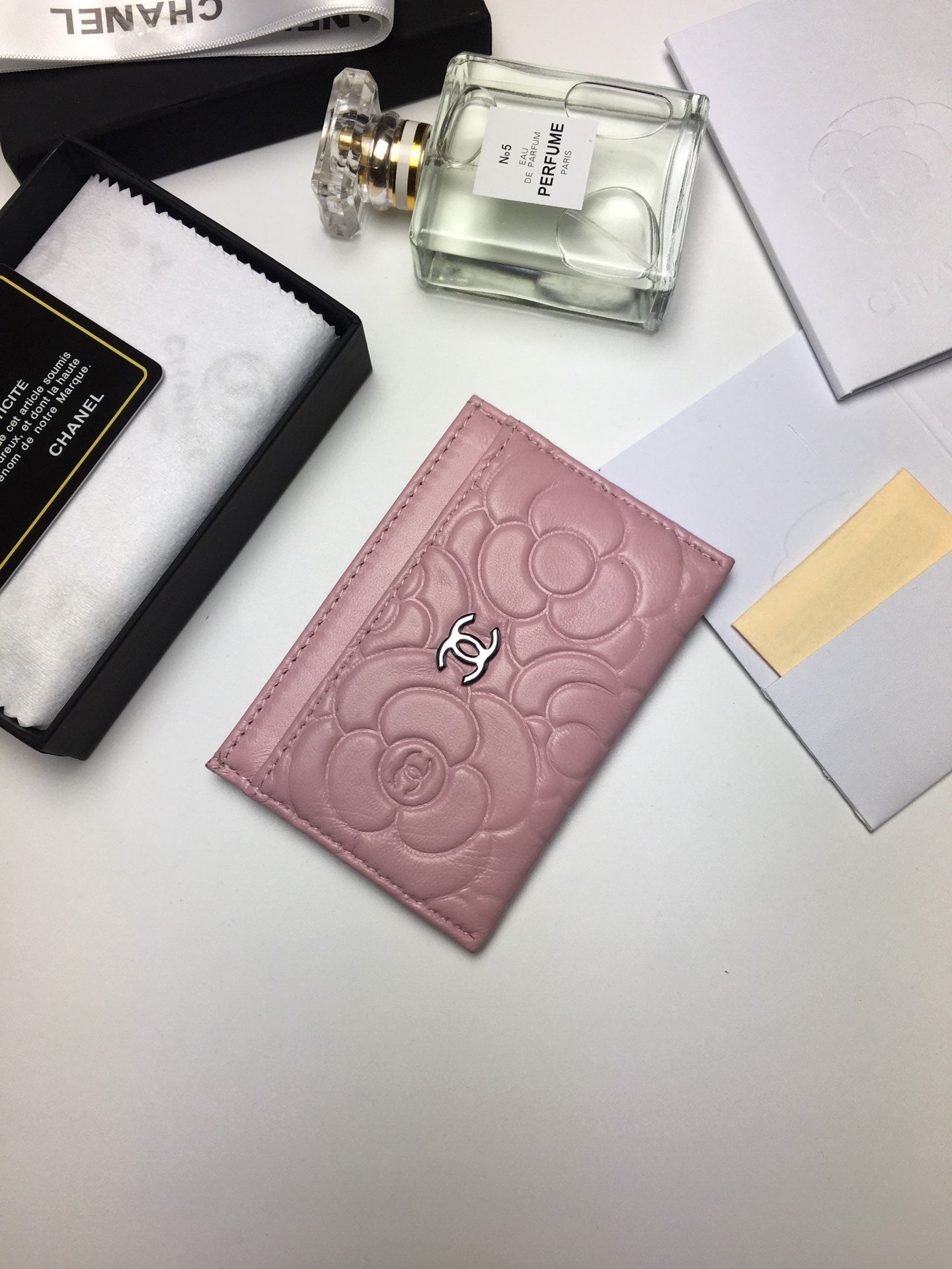 CC FLORAL CARD HOLDER 11.2 BABY PINK CALFSKIN SILVER ICON