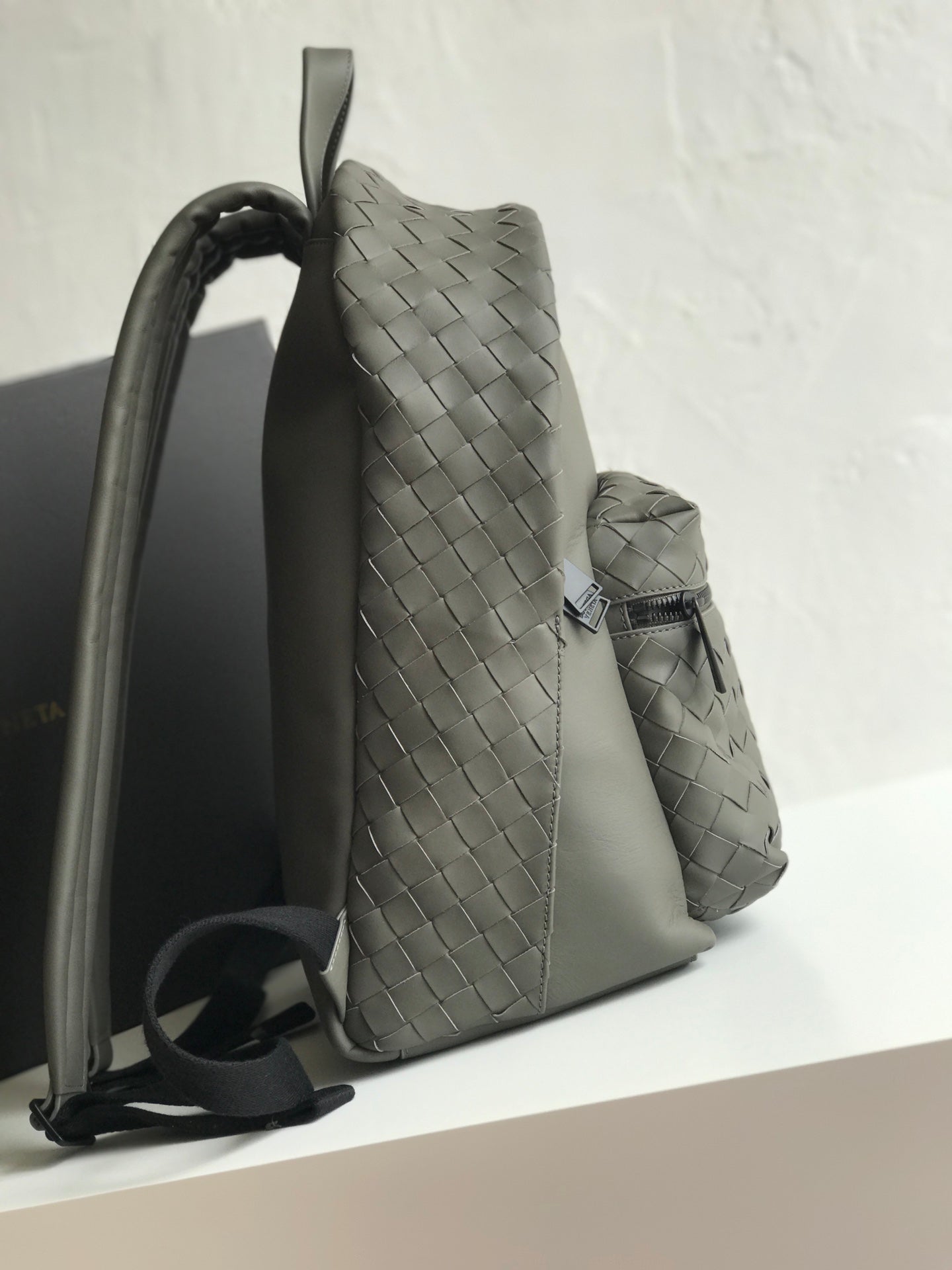 SMALL INTRECCIATO 41 BACKPACK IN CHARCOAL BLACK CALFSKIN