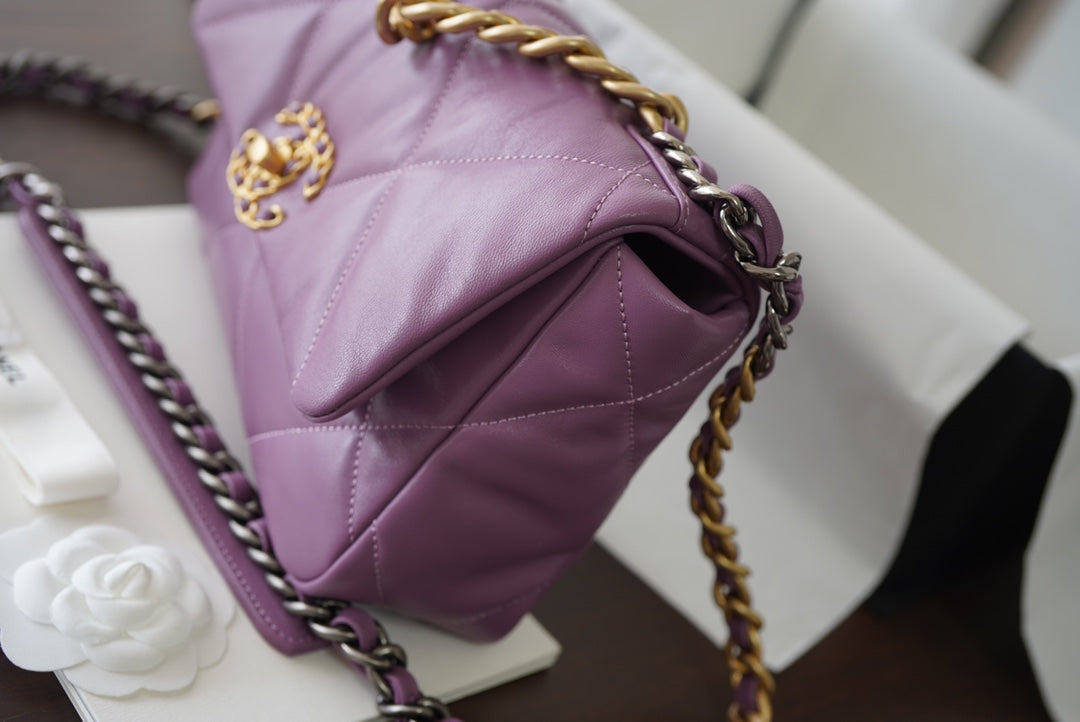 19 FLAP BAG 30 PURPLE GOATSKIN GOLD HARDWARE