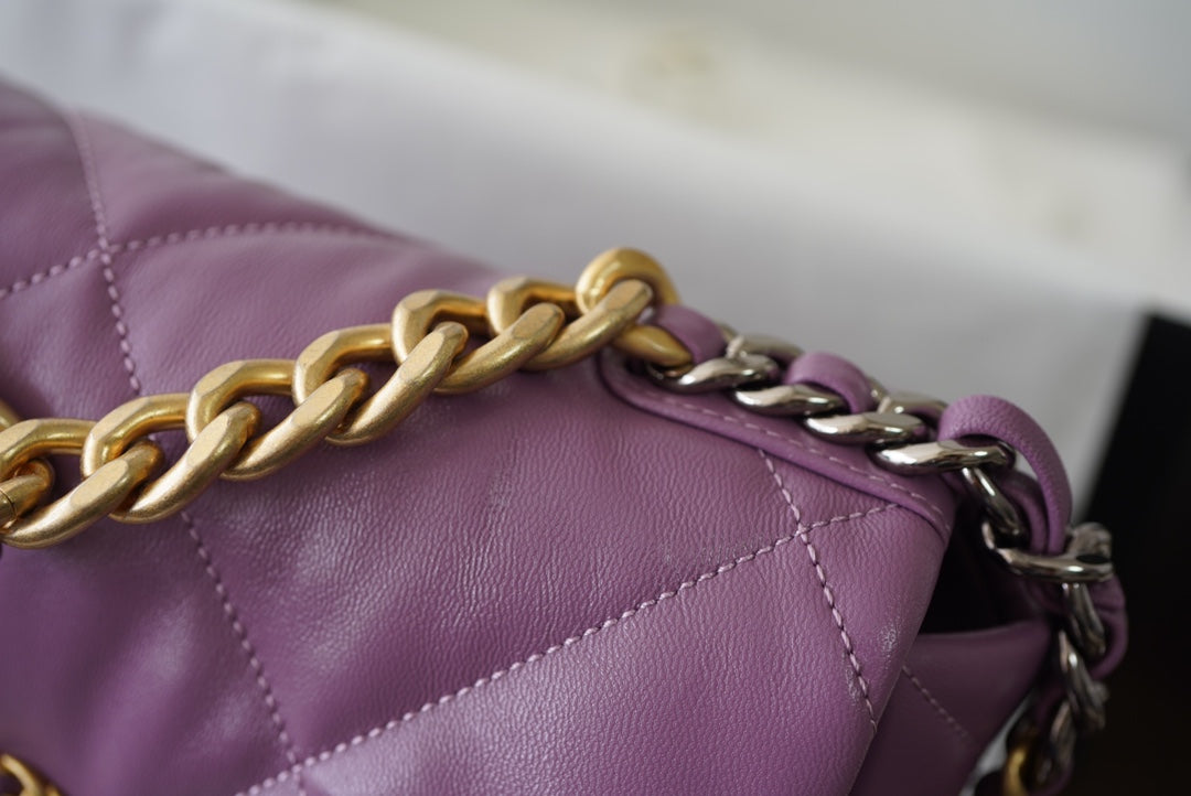 19 FLAP BAG 30 PURPLE GOATSKIN GOLD HARDWARE