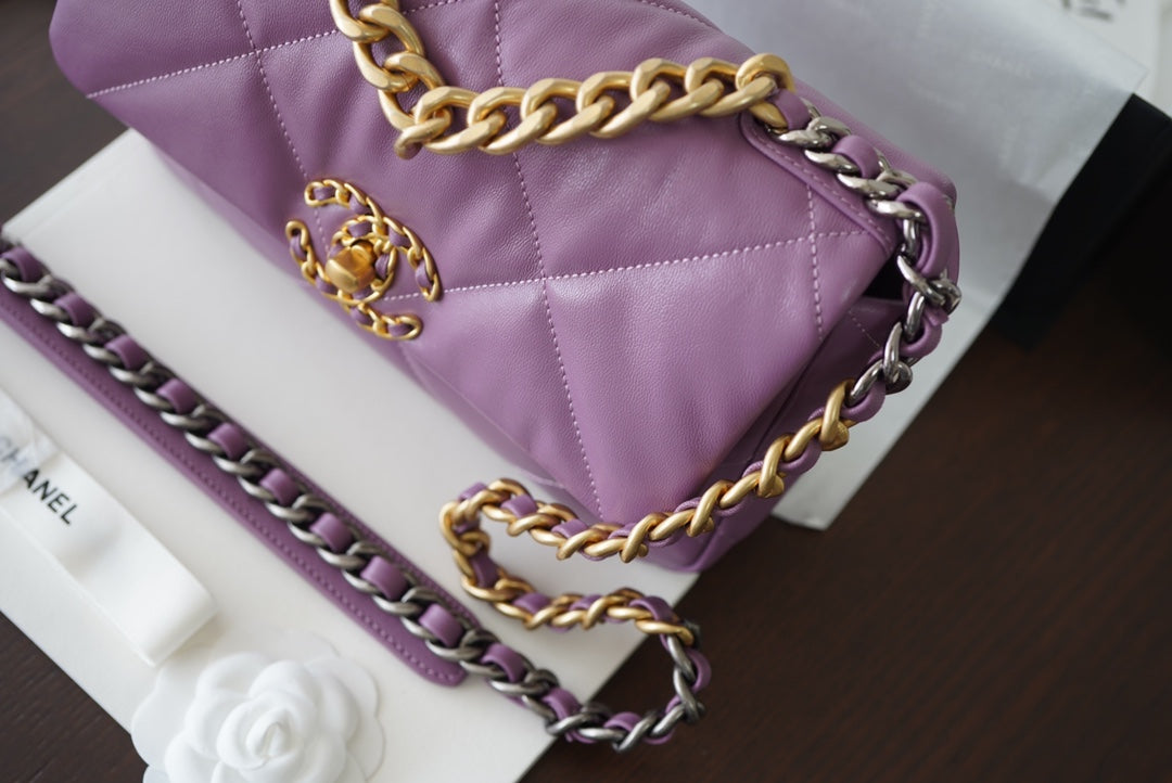 19 FLAP BAG 30 PURPLE GOATSKIN GOLD HARDWARE