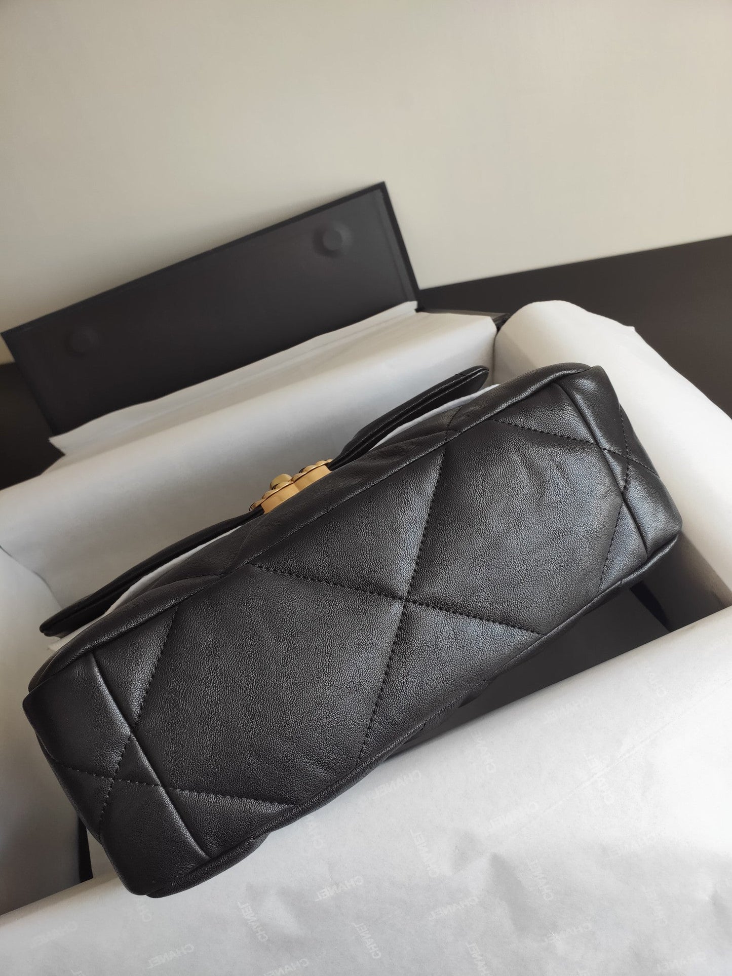 19 FLAP BAG BLACK GOATSKIN GOLD HARDWARE