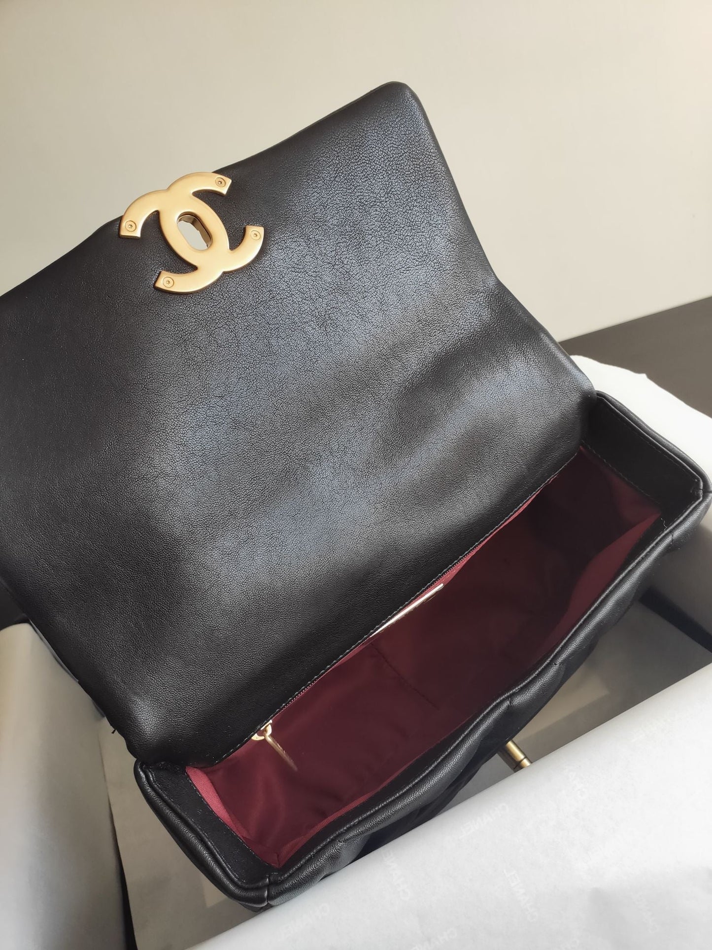 19 FLAP BAG BLACK GOATSKIN GOLD HARDWARE