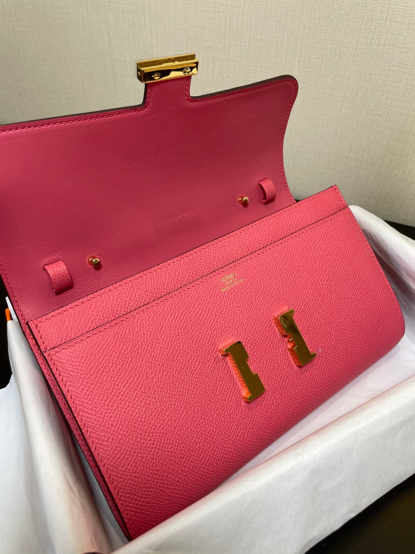 CONSTANCE TO GO 20.5 DARK PINK EPSOM GOLD HARDWARE