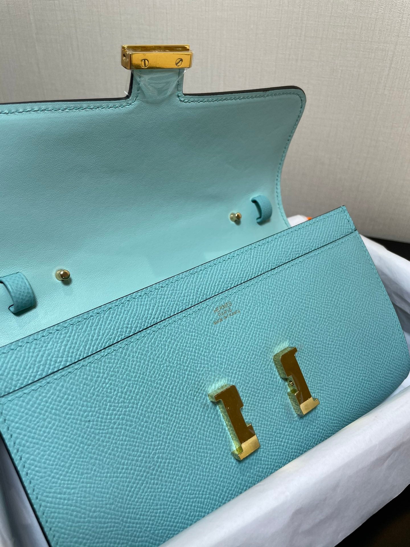 CONSTANCE TO GO 20.5 TIFFANY BLUE EPSOM GOLD HARDWARE