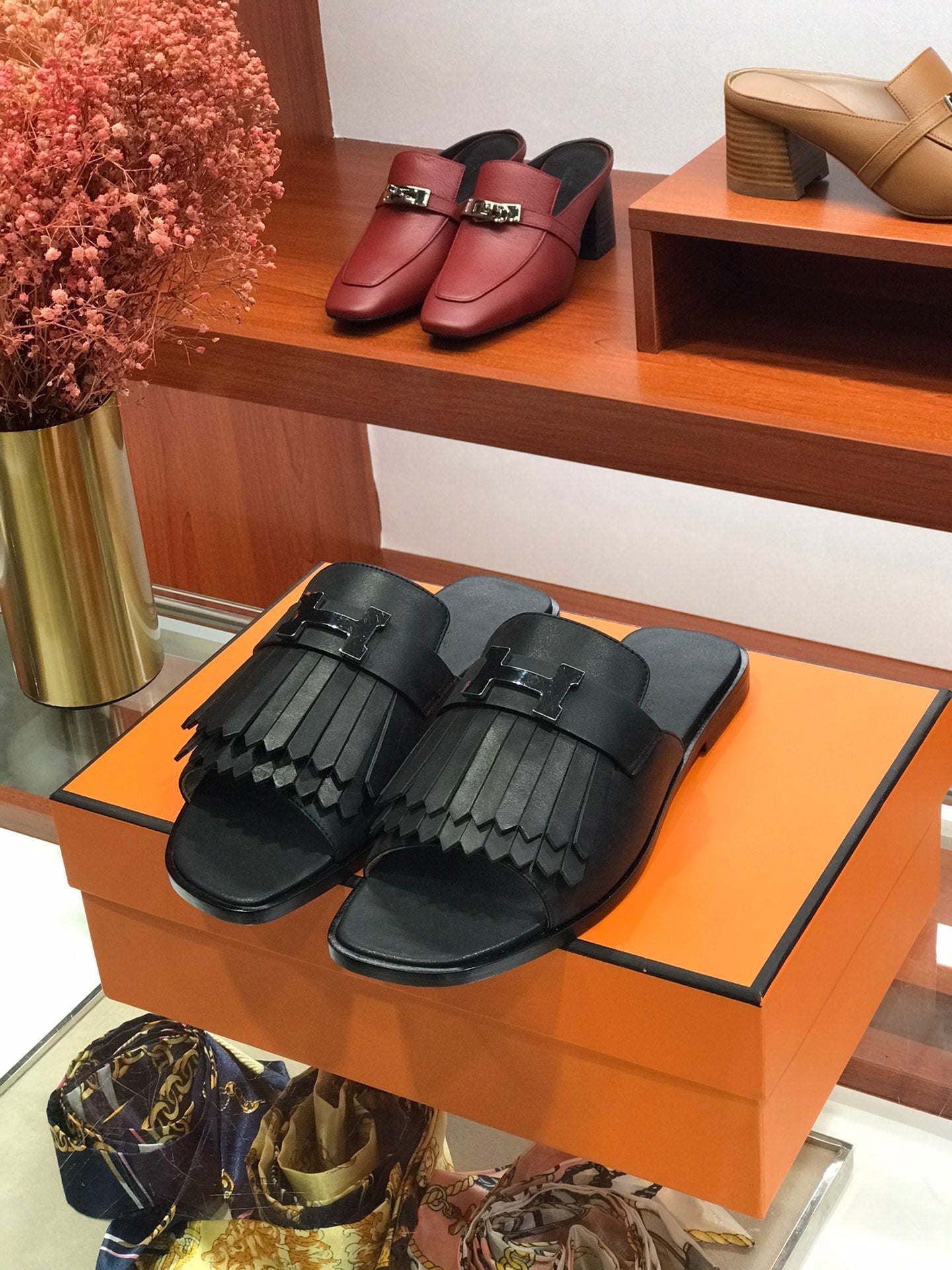 ROYAL SANDAL BLACK LAMBSKIN