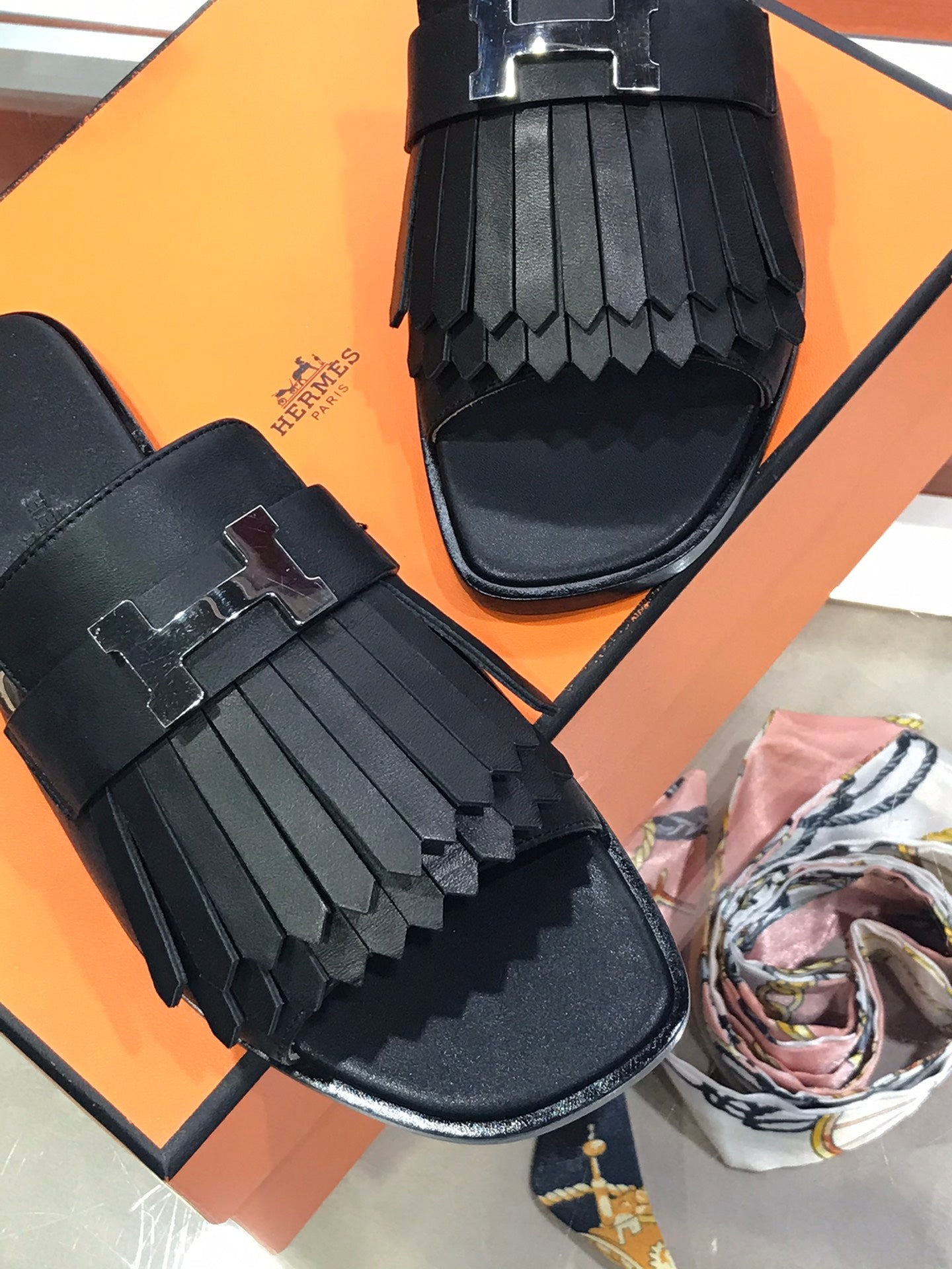 ROYAL SANDAL BLACK LAMBSKIN