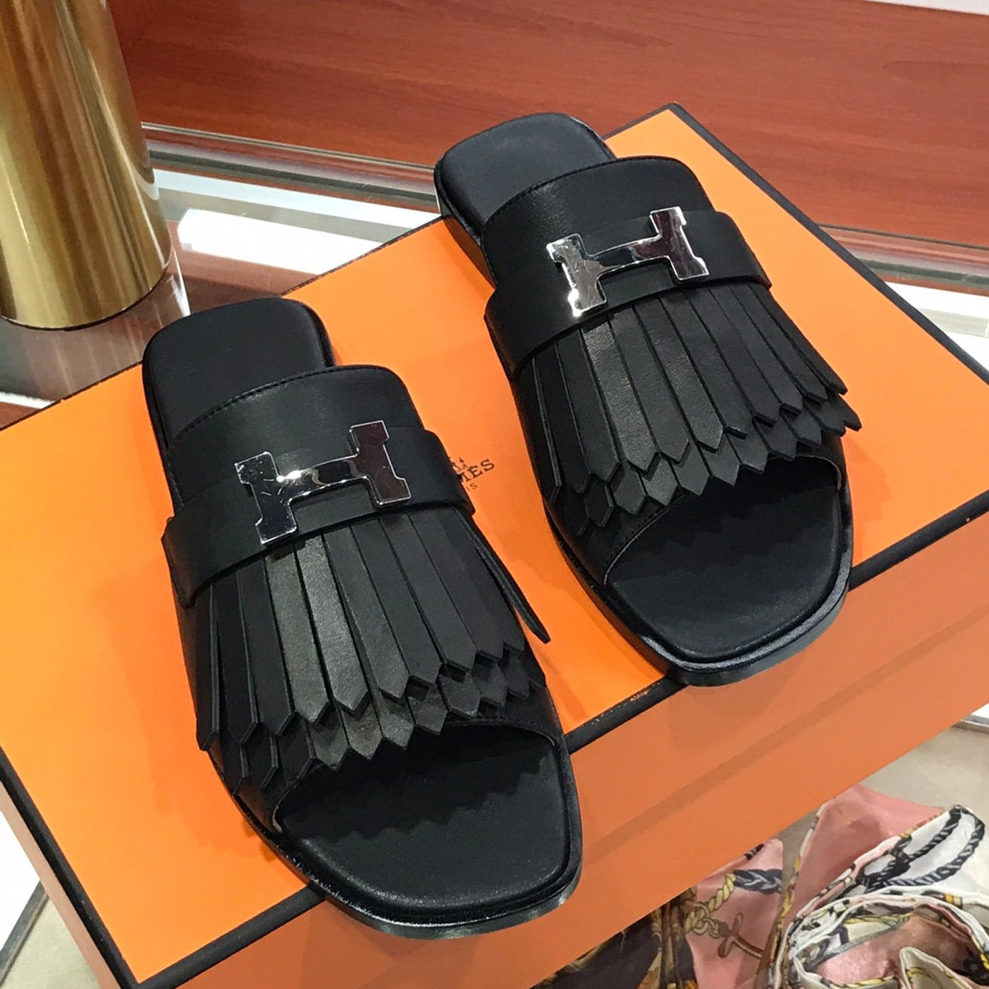 ROYAL SANDAL BLACK LAMBSKIN