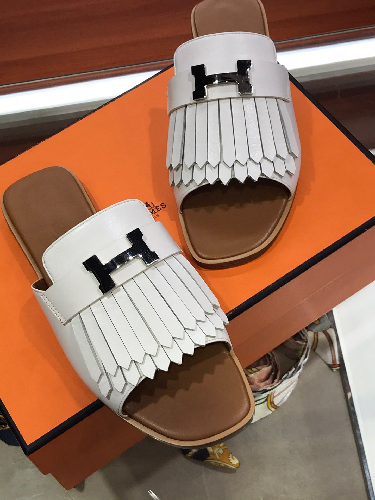 ROYAL SANDAL CARAMEL MIX WHITE LAMBSKIN