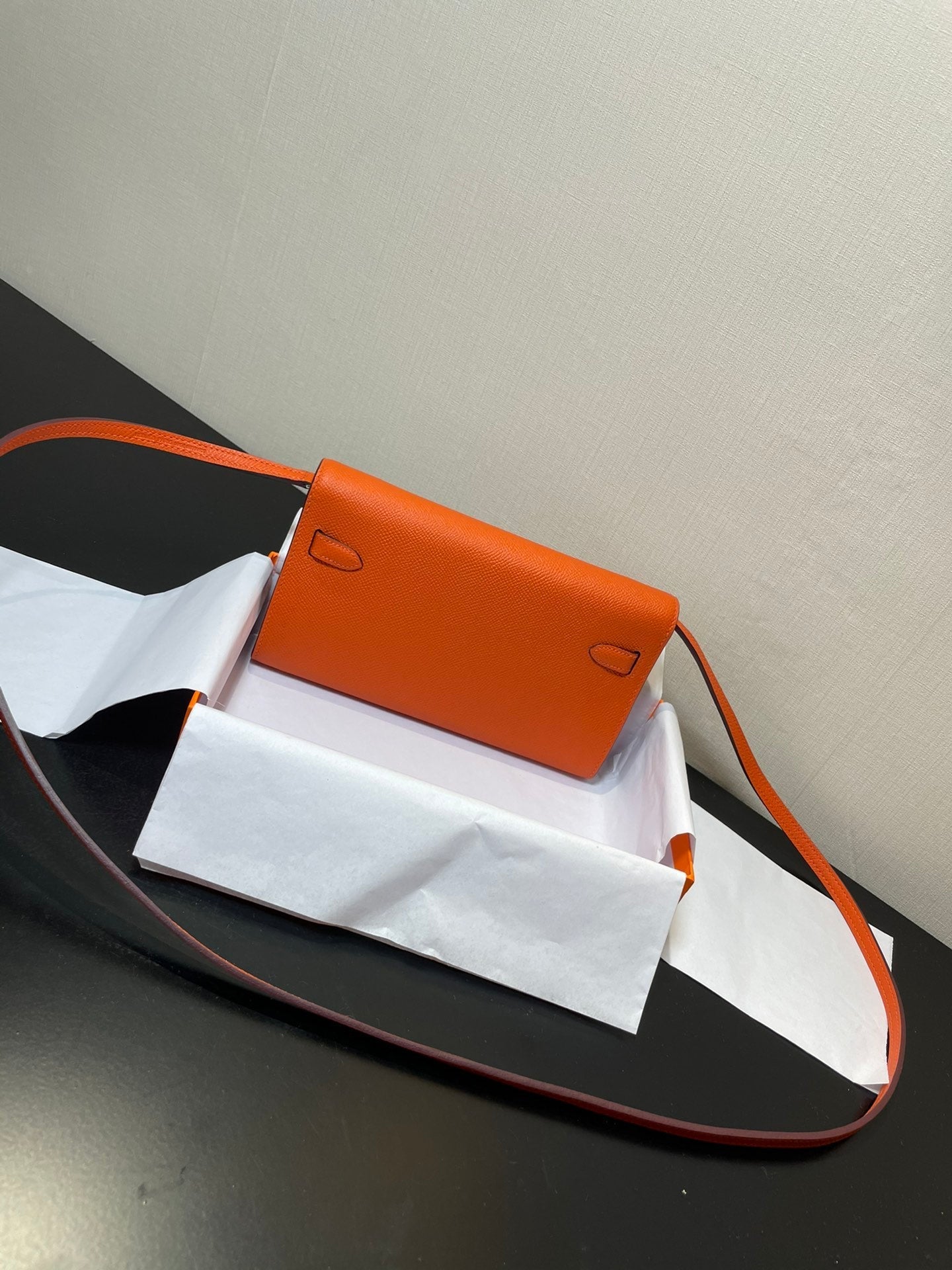 kelly to go wallet 20.5 orange epsom silver hardware